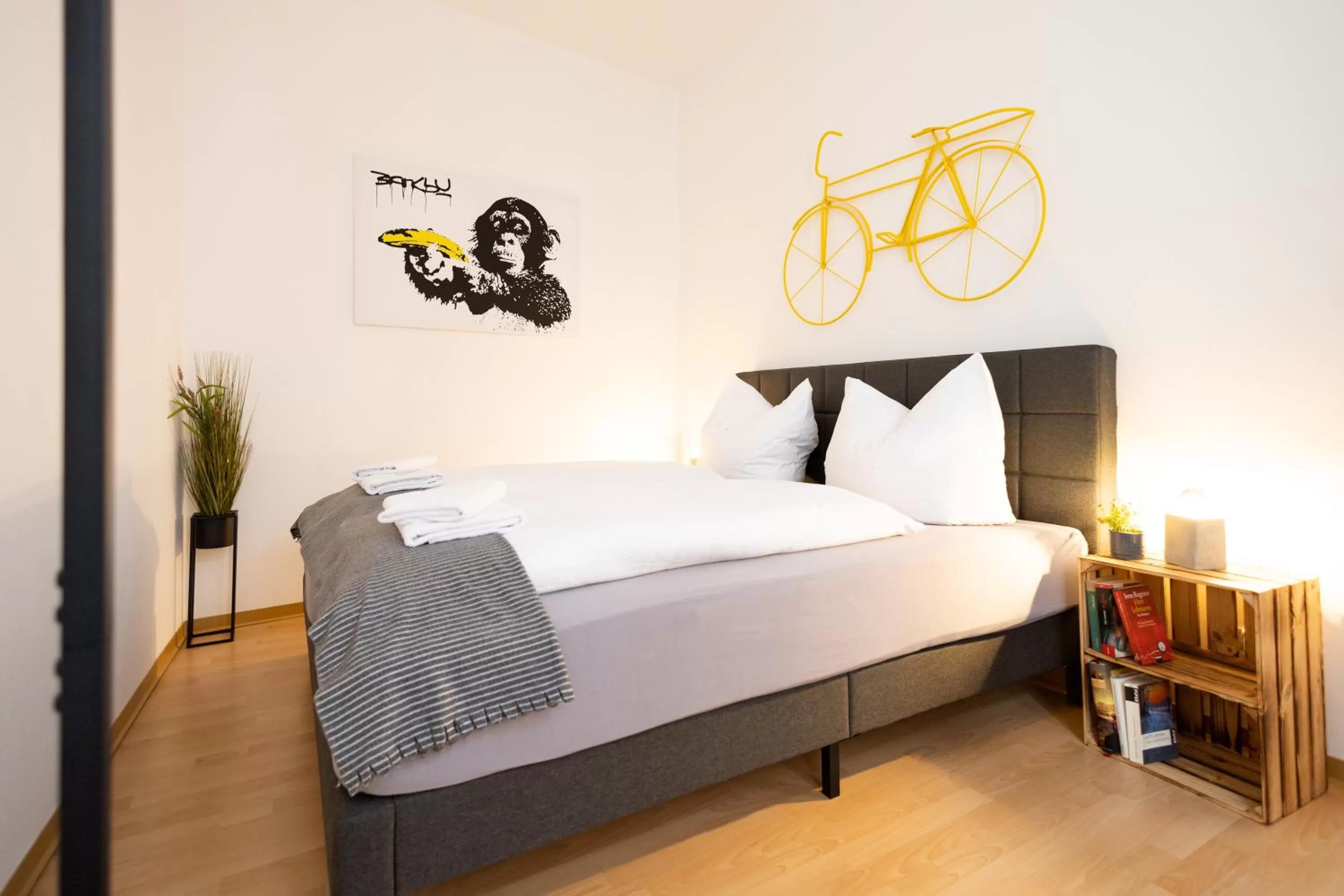 Bed in Apartments an der Oper - Innenstadt - Zentral - Küche - Wifi - Powered by Ko-Living