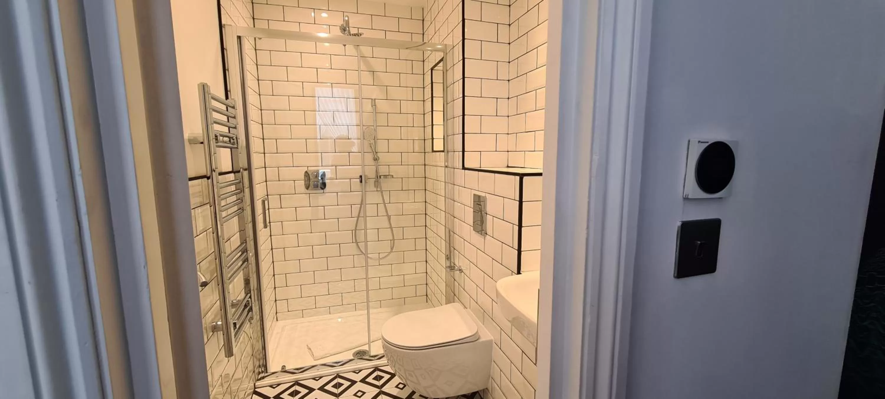 Bathroom in Commodore Hotel