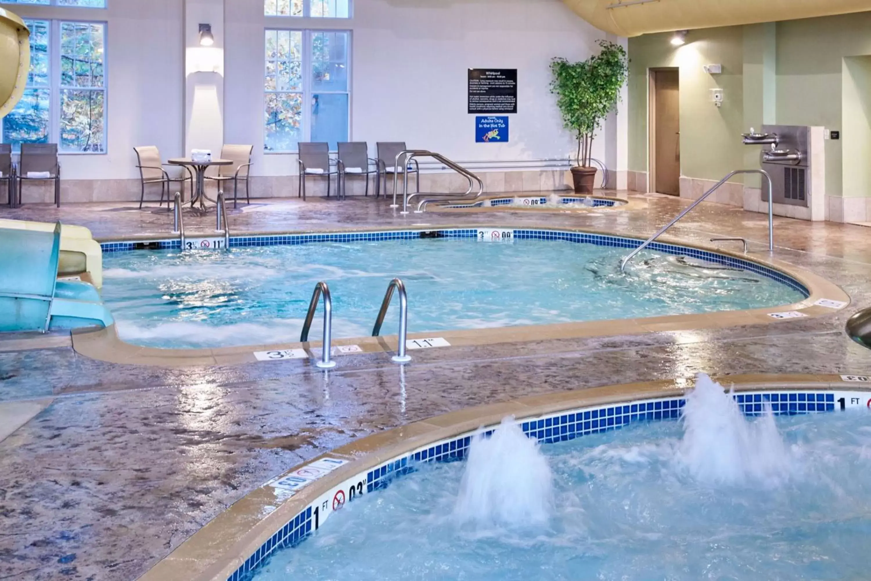 Pool view, Swimming Pool in Hampton Inn & Suites North Conway