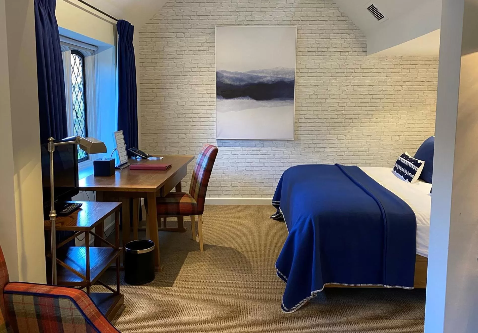 Bedroom, Bed in Great Fosters - Near Windsor