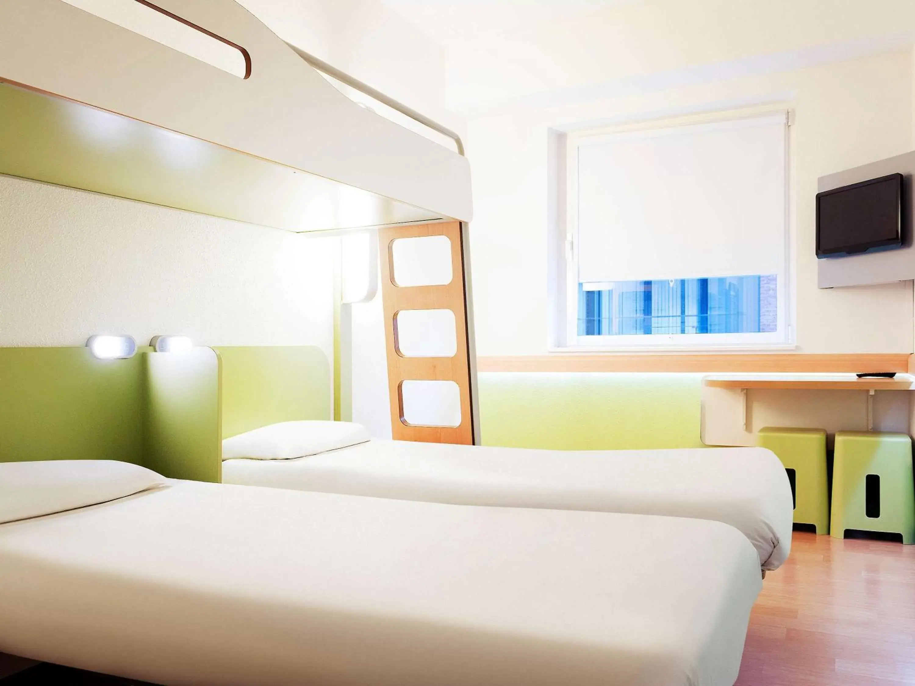 Photo of the whole room, Bed in ibis budget Antwerpen Centraal Station