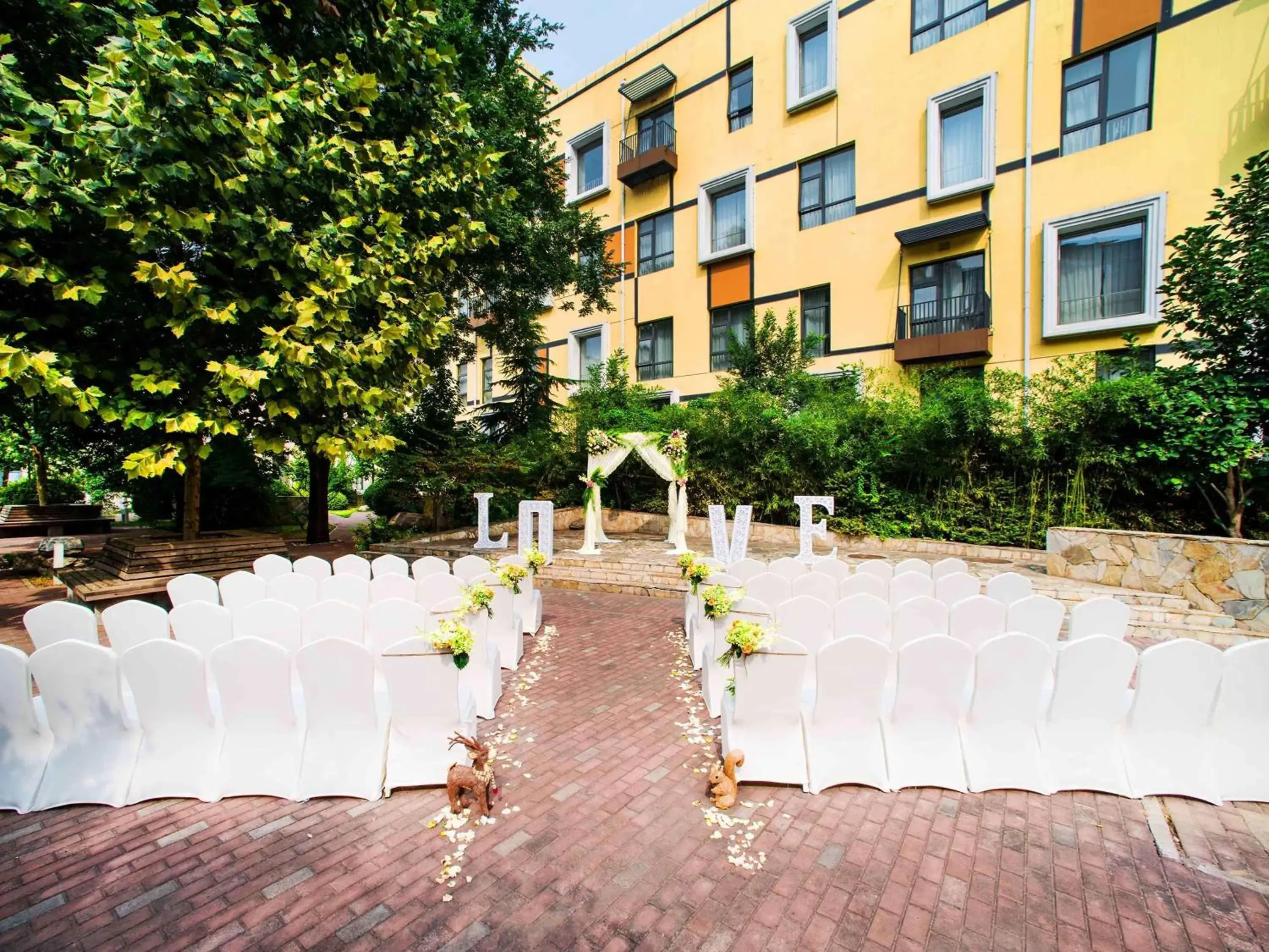 Garden, Banquet Facilities in Mercure Beijing Downtown Hotel