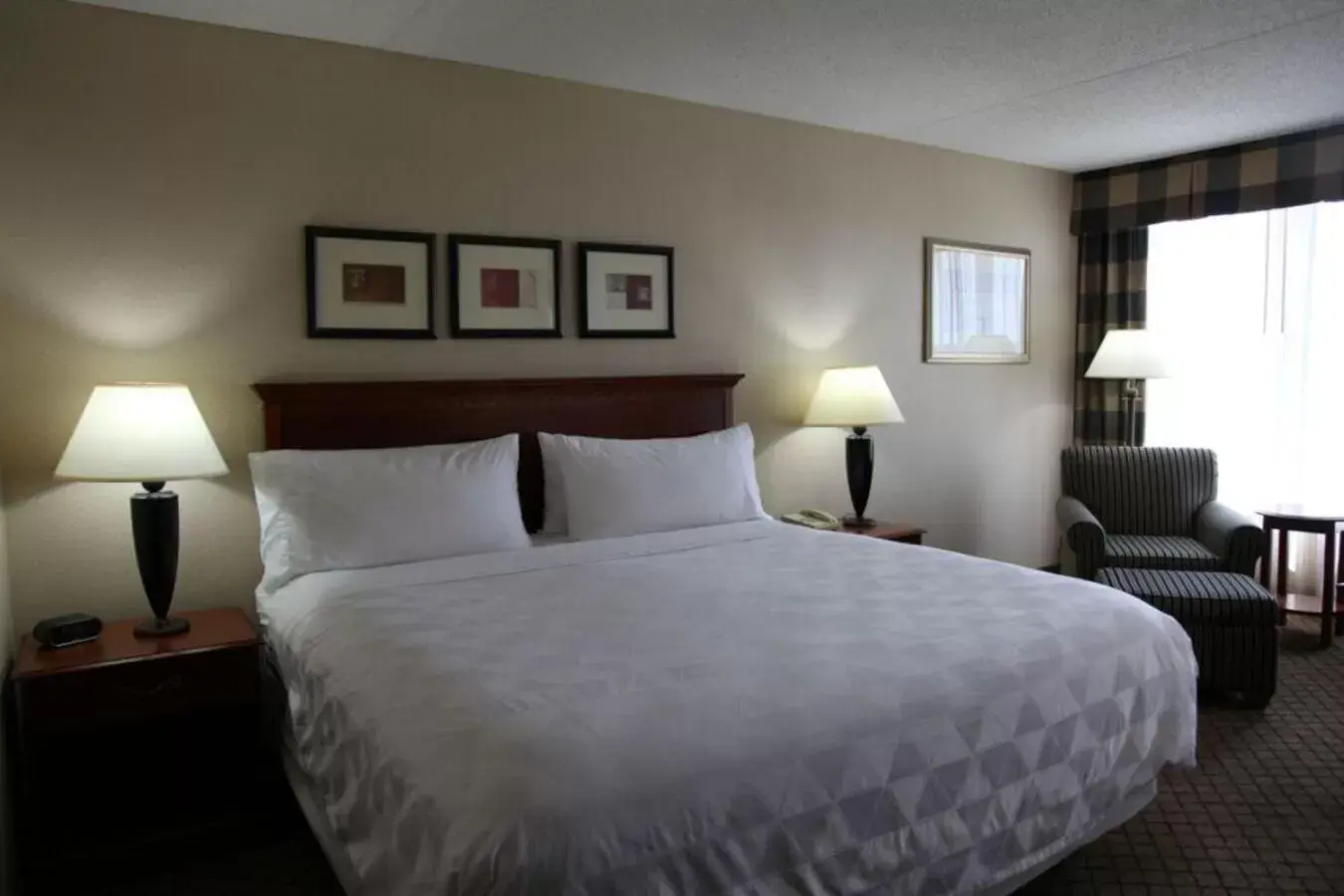 Bed in Holiday Inn Dayton/Fairborn I-675, an IHG Hotel
