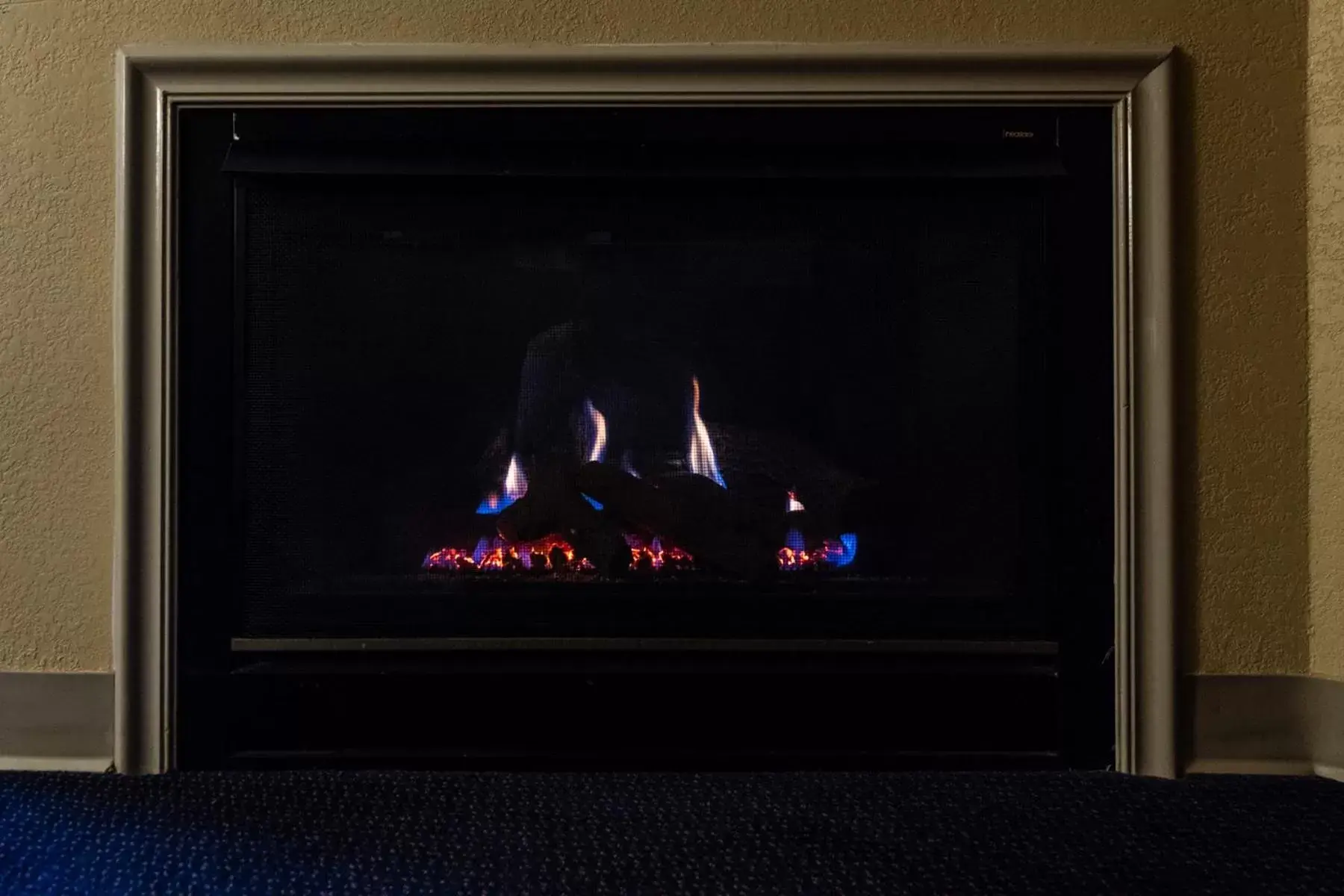 Bedroom, TV/Entertainment Center in Twin Mountain Inn & Suites