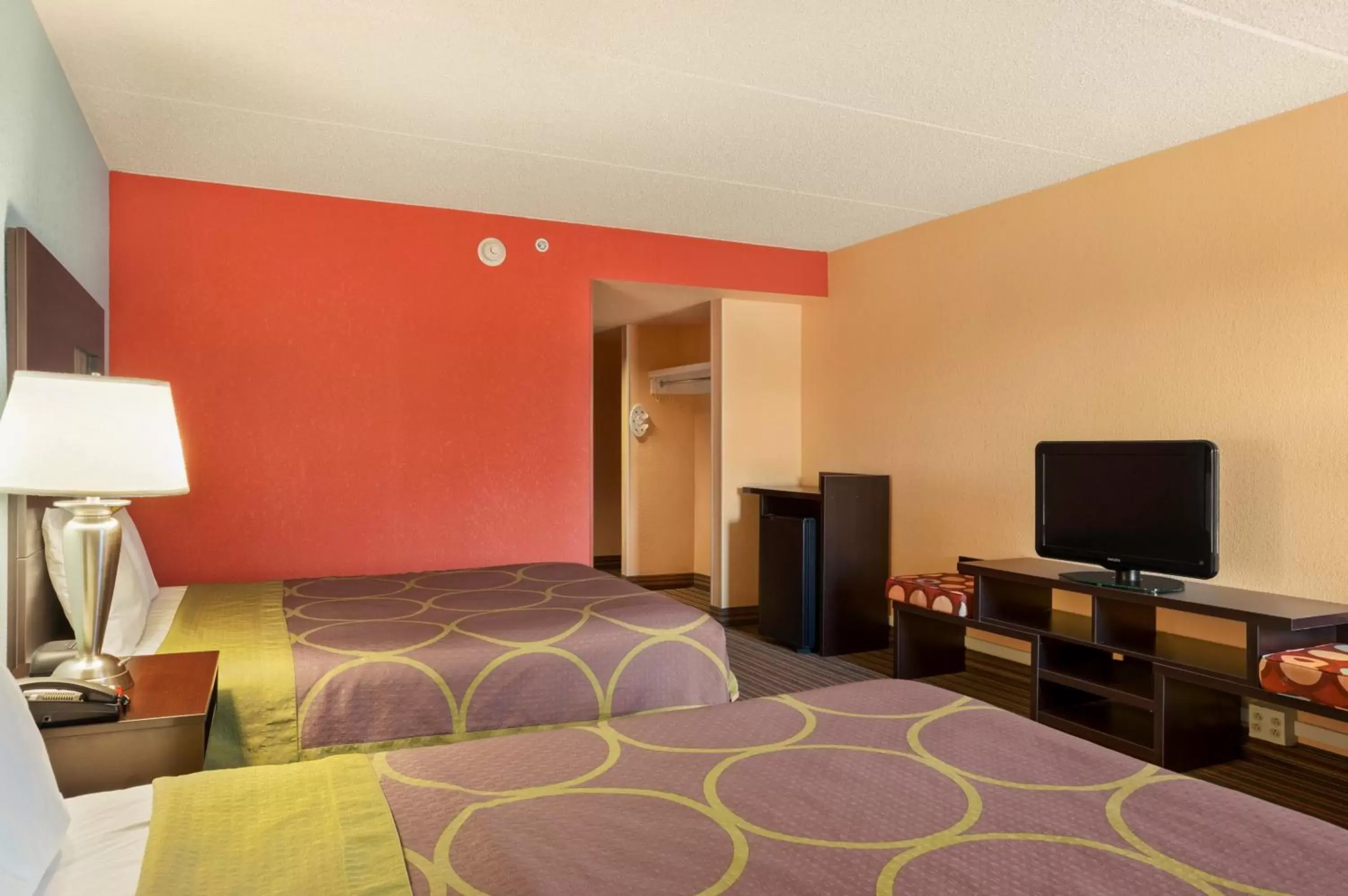 TV and multimedia, Bed in Super 8 by Wyndham Mount Laurel