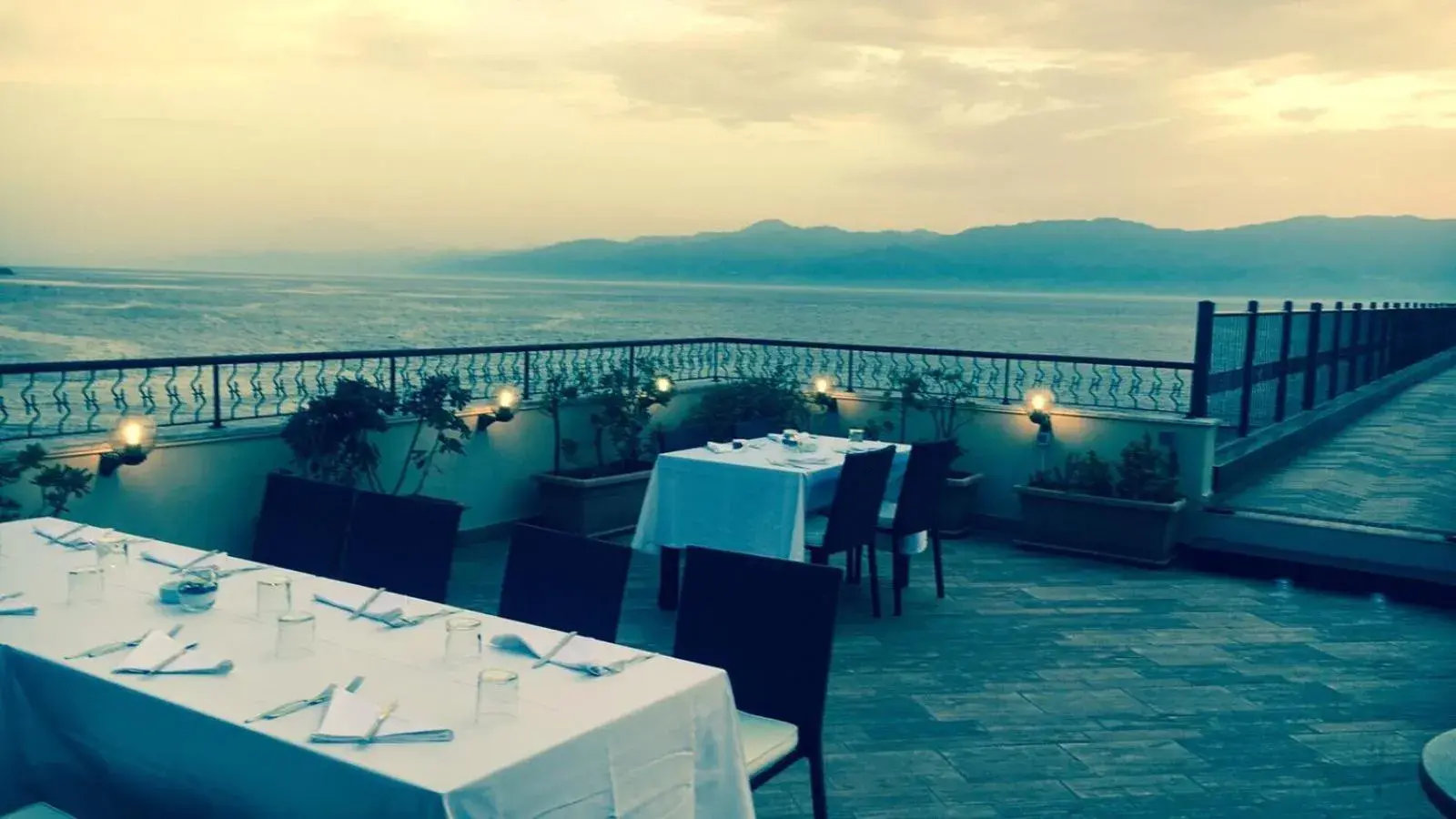 Restaurant/places to eat in E' Hotel Restaurant/places to eat in E' Hotel