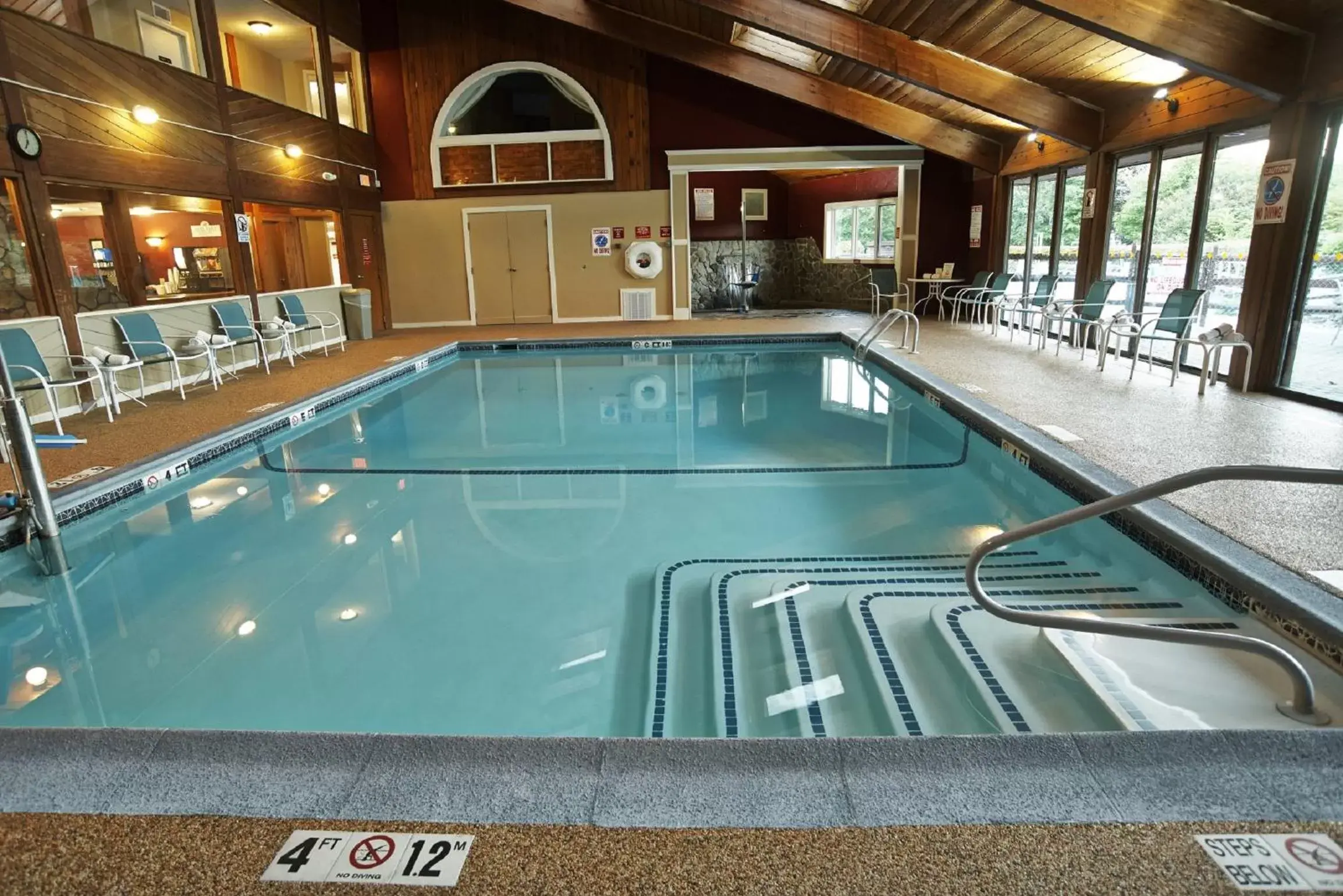 Swimming Pool in Fireside Inn & Suites Gilford