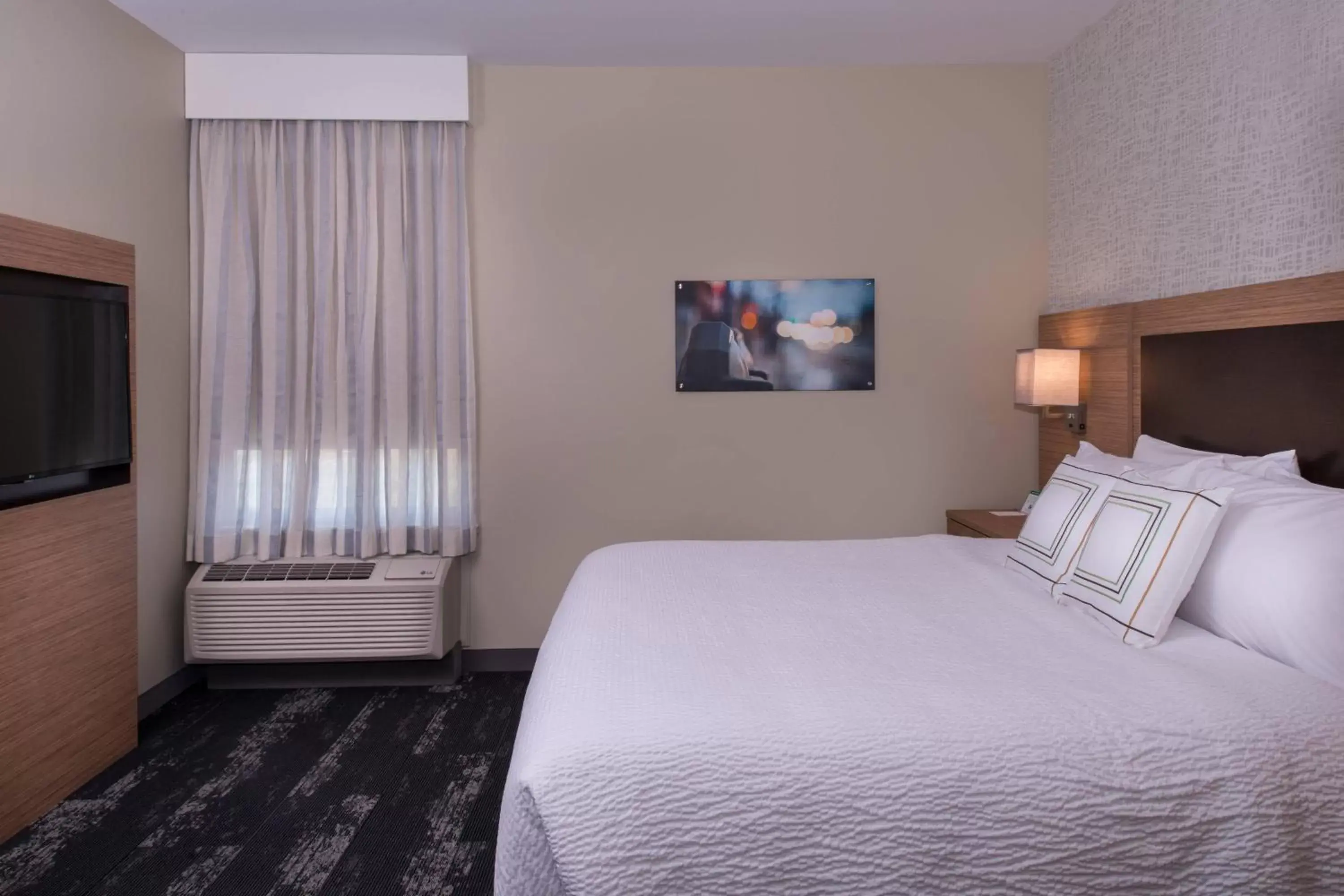 Bedroom, Bed in TownePlace Suites by Marriott Saskatoon