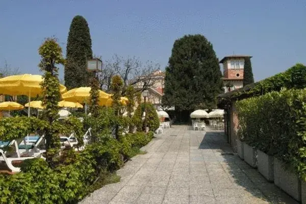 Patio in Hotel Villa Mulino ***S