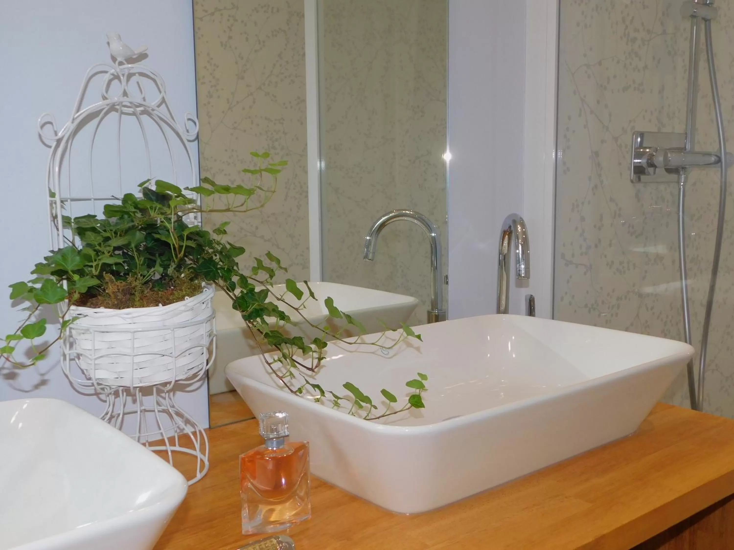 Bathroom in Hôtel-Restaurant des Augustins