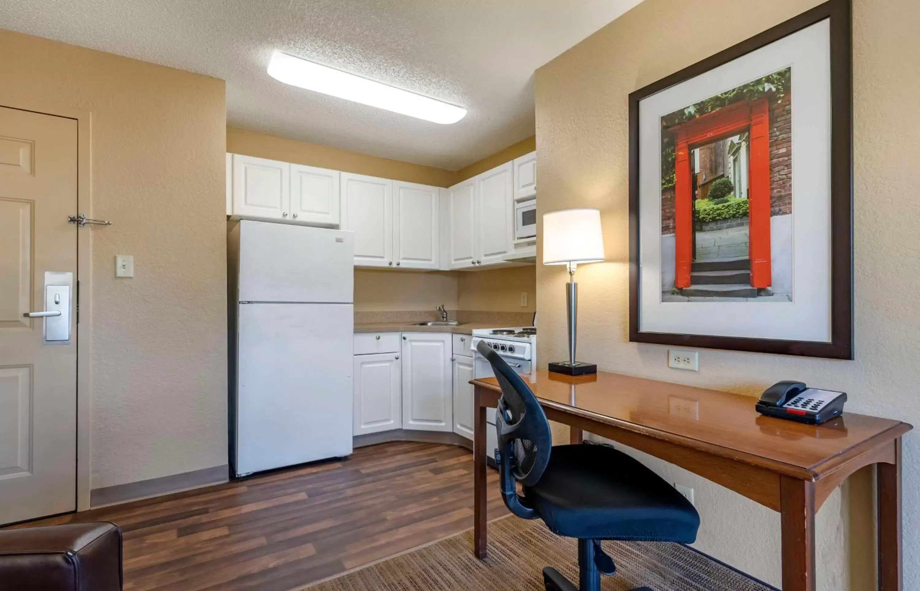 Bedroom, Kitchen/Kitchenette in Extended Stay America Suites - Orlando - Maitland - 1776 Pembrook Dr