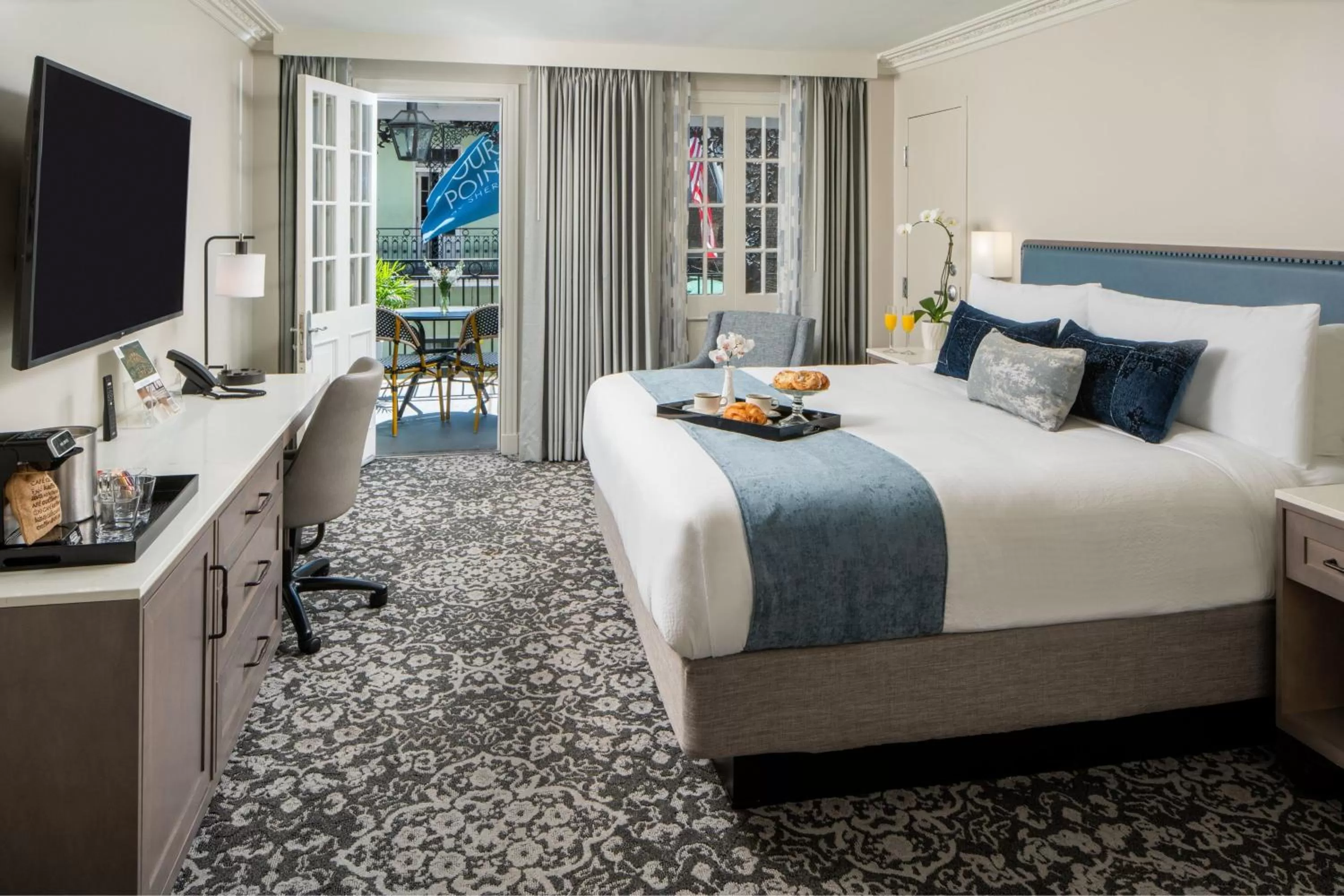 Photo of the whole room, Bed in Four Points by Sheraton French Quarter