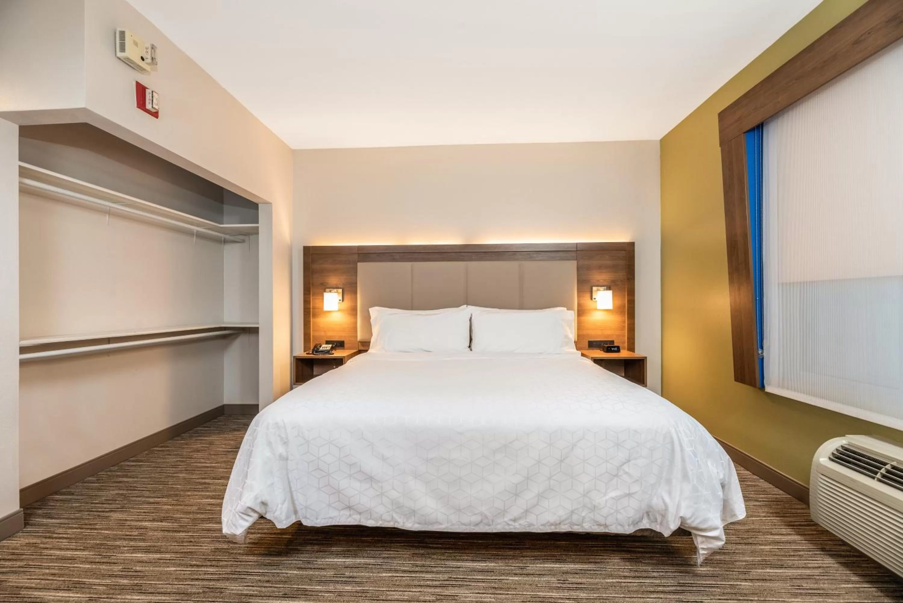 Photo of the whole room, Bed in Holiday Inn Express Fremont - Milpitas Central by IHG
