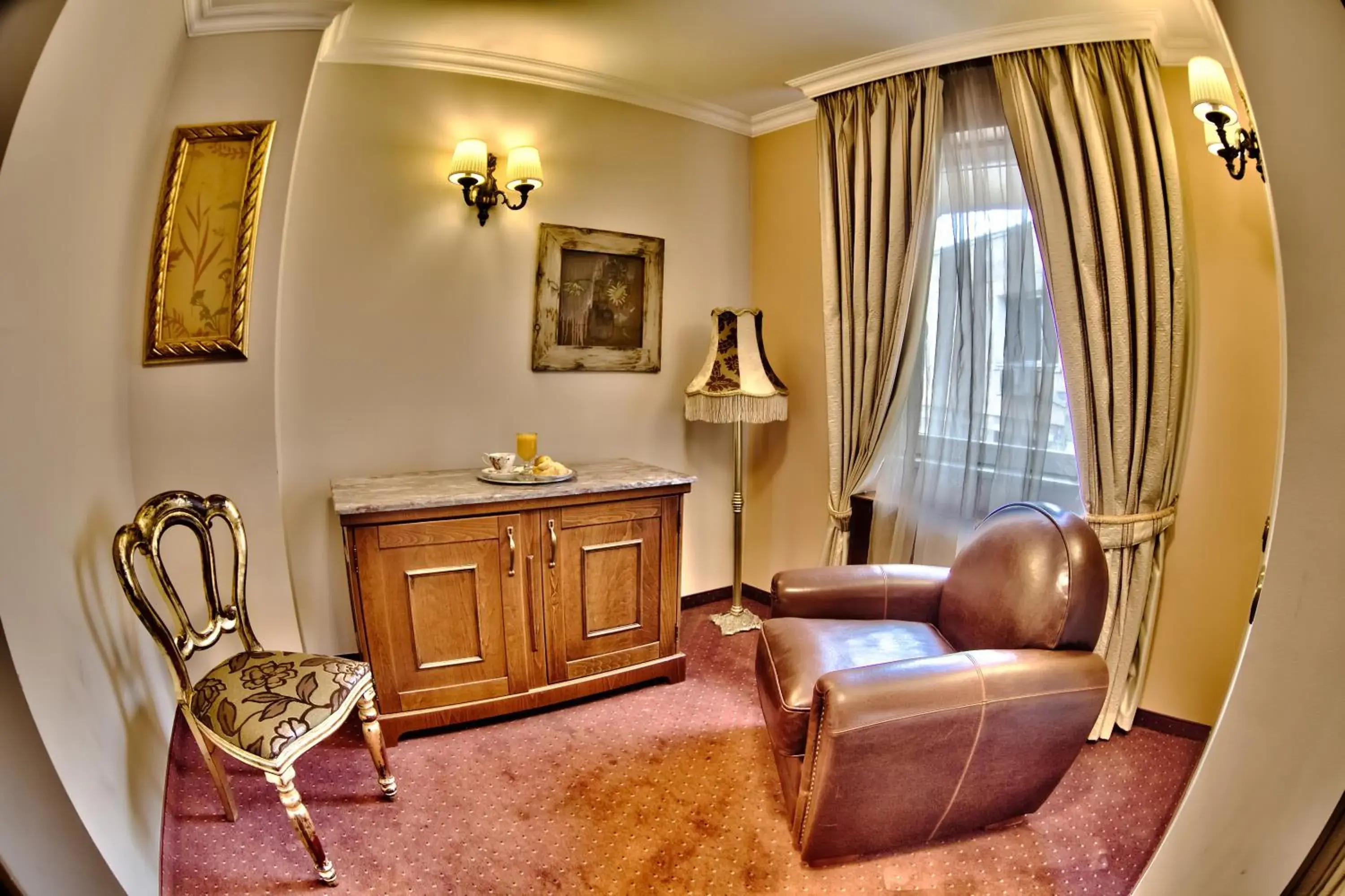 Photo of the whole room, Seating Area in Meg-Lozenetz Hotel