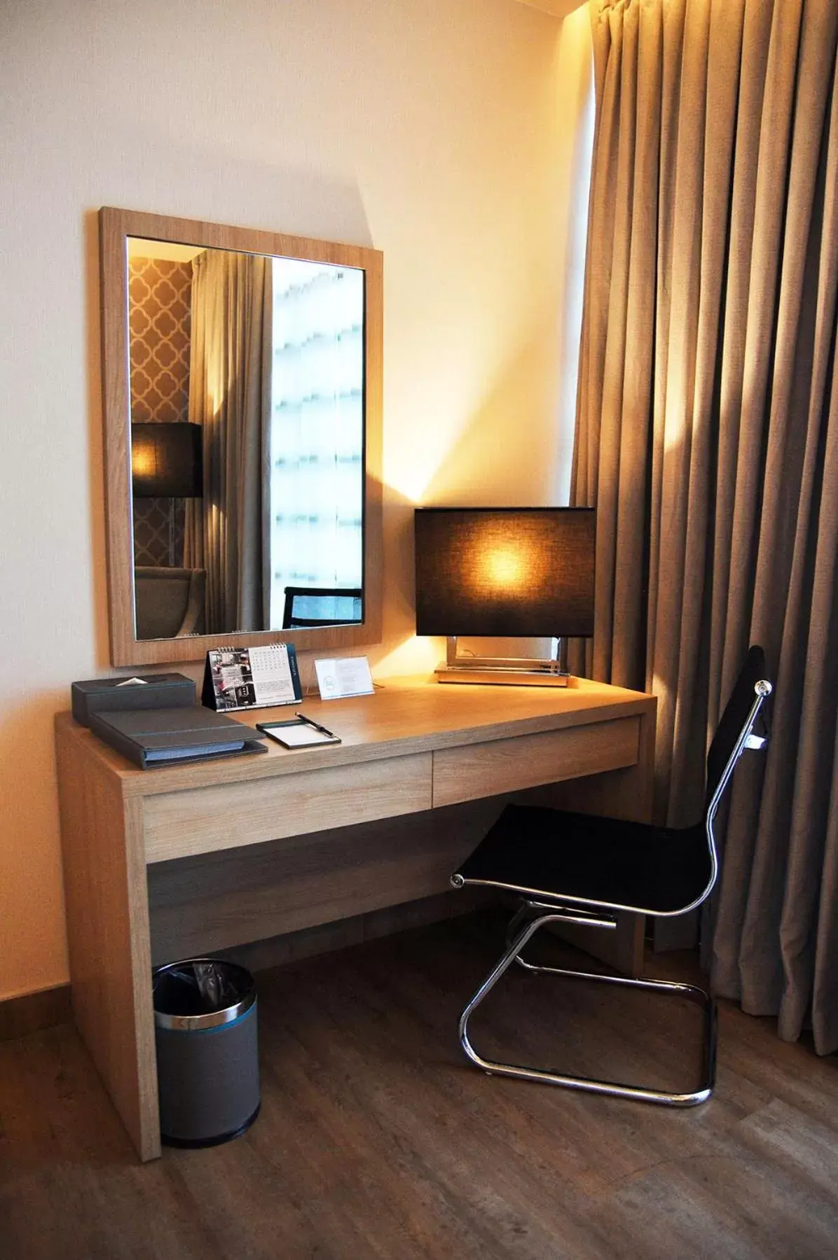 Bedroom, TV/Entertainment Center in bai Hotel Cebu