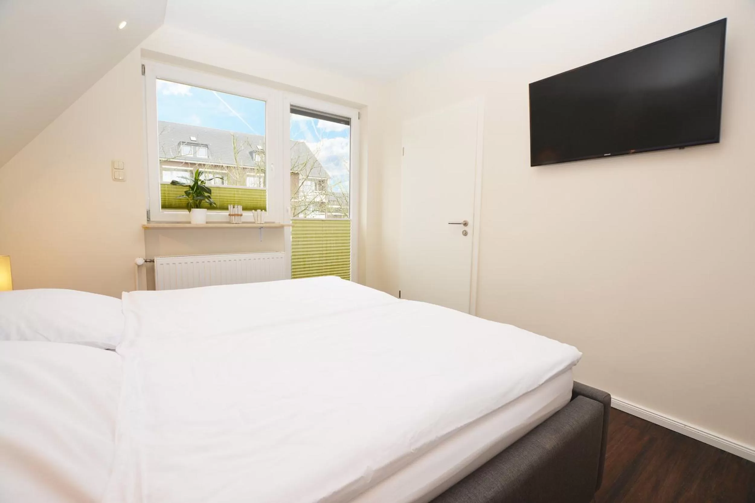 Bedroom, Bed in Hotel Luina Beach