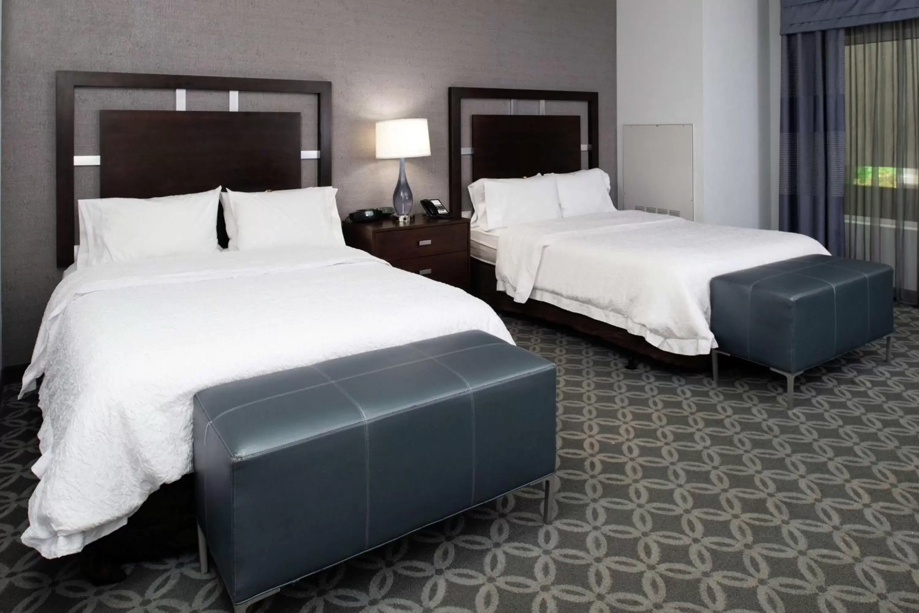 Photo of the whole room, Bed in Hampton Inn & Suites Greensboro/Coliseum Area