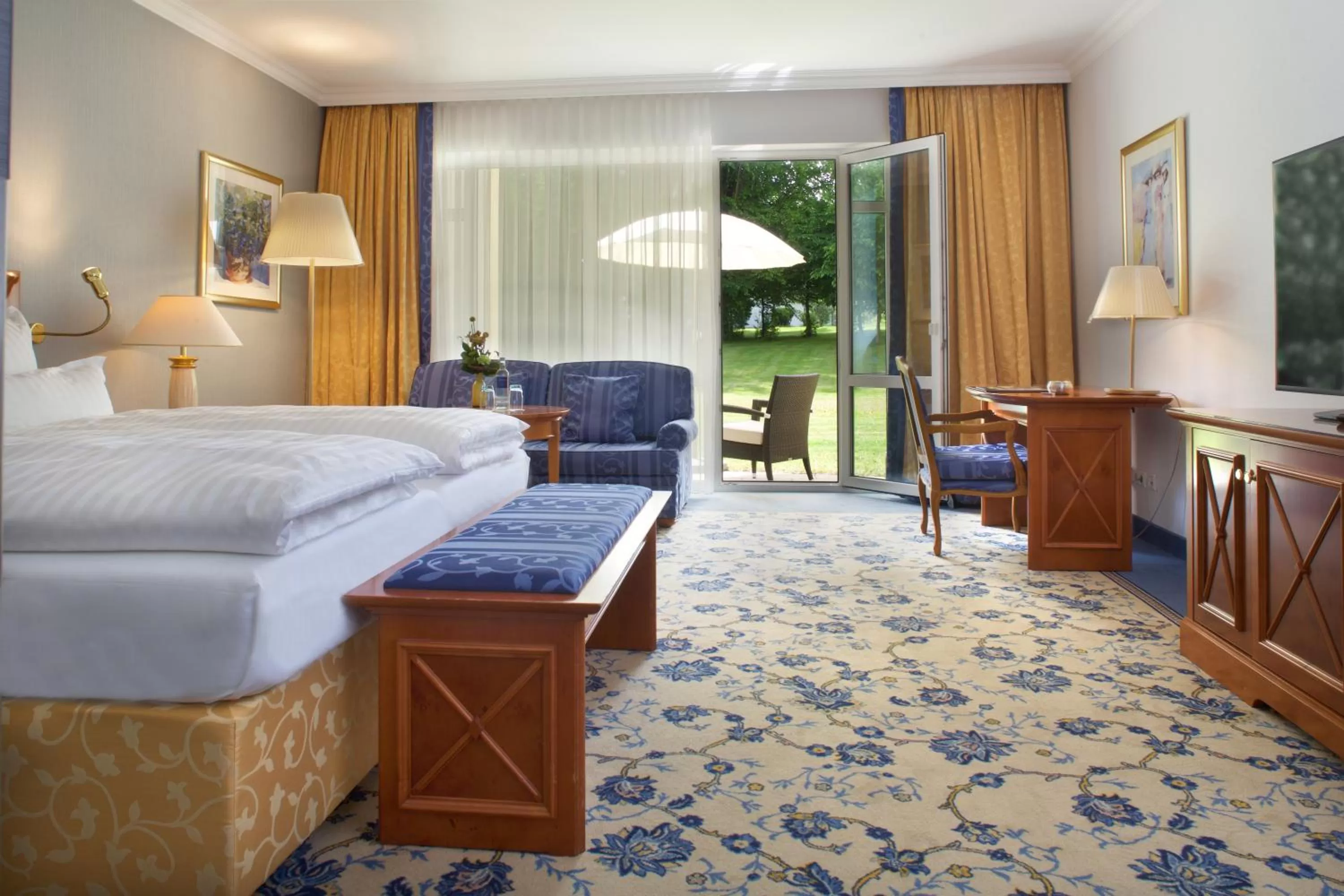 Bedroom, Bed in Steigenberger Hotel Der Sonnenhof