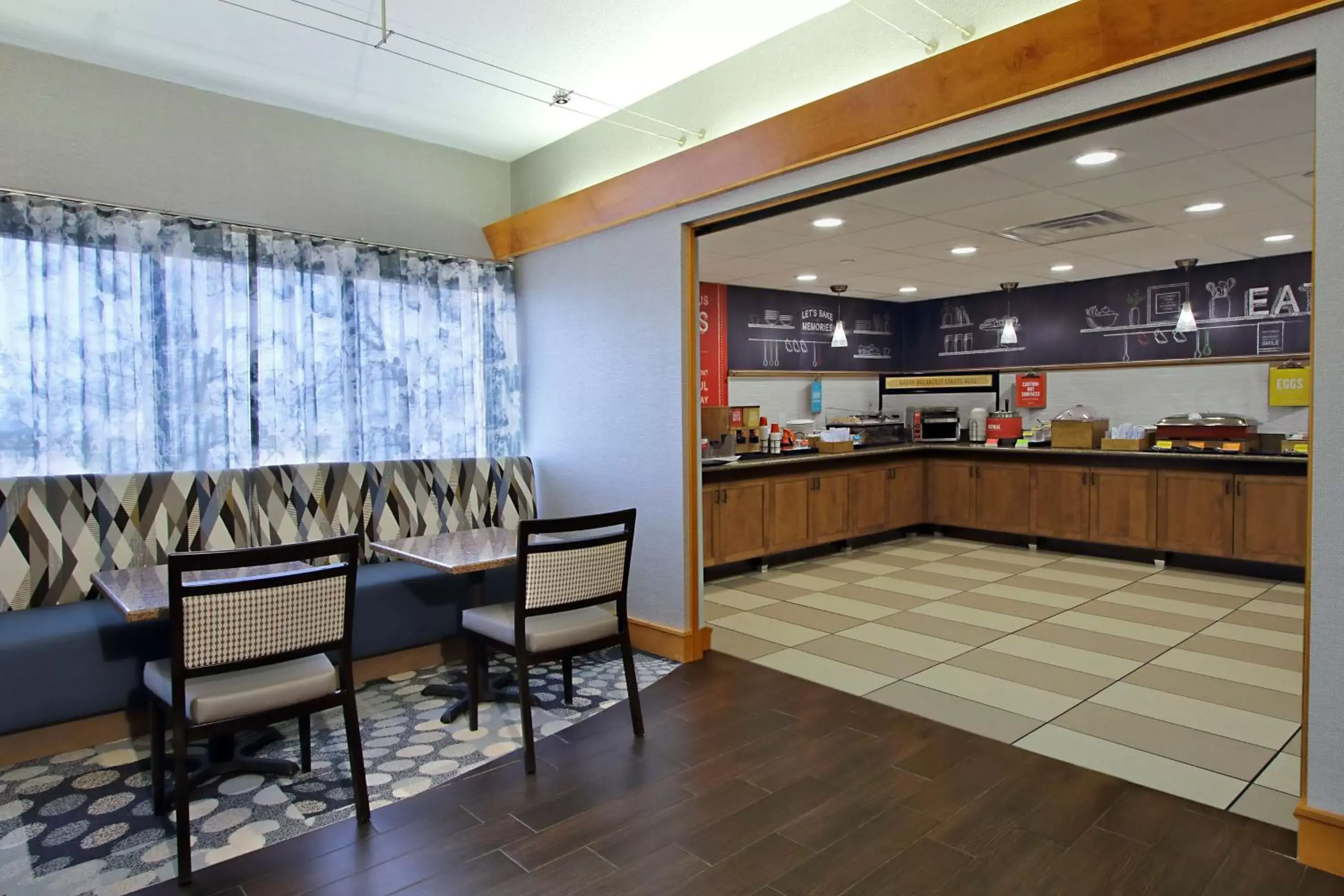 Breakfast, Restaurant/Places to Eat in Hampton Inn Hagerstown-Maugansville