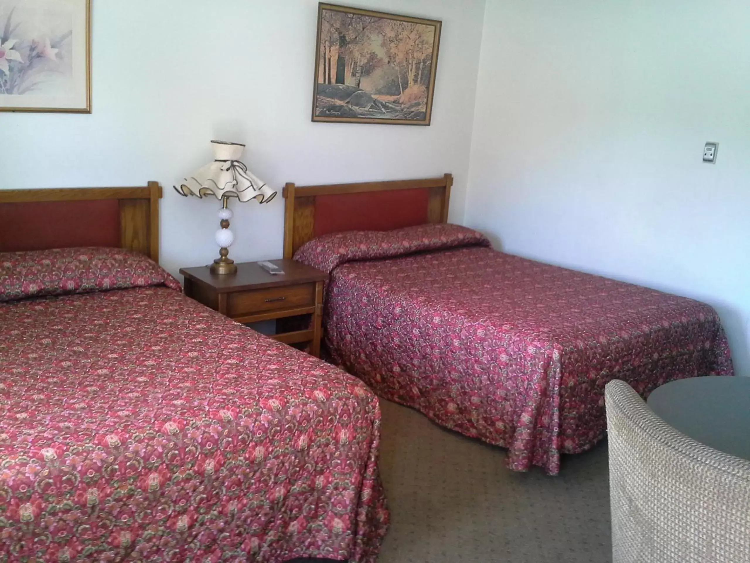 Bedroom, Bed in Boron Motel