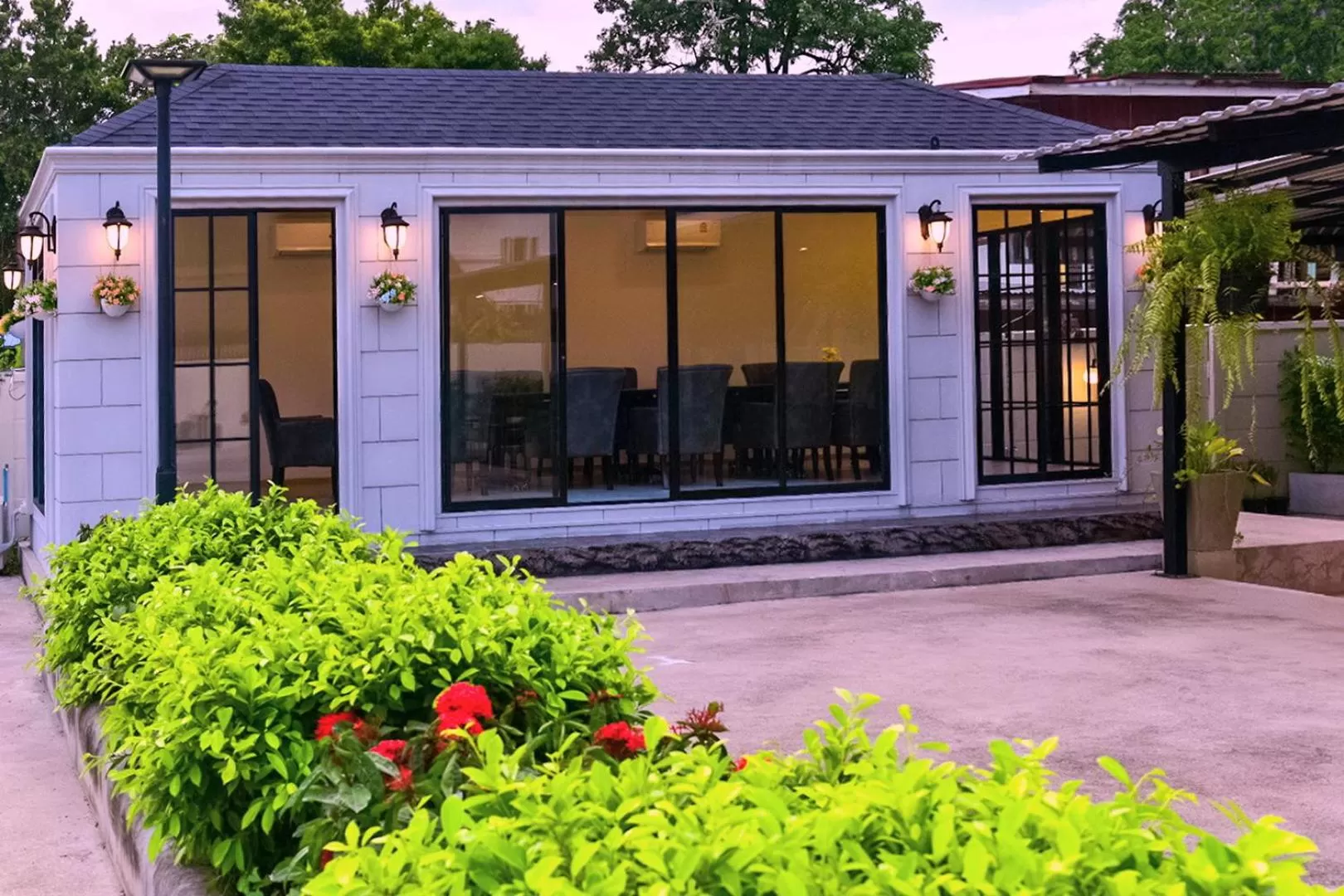 Restaurant/places to eat in NORN Rimklong Bangkok Hotel