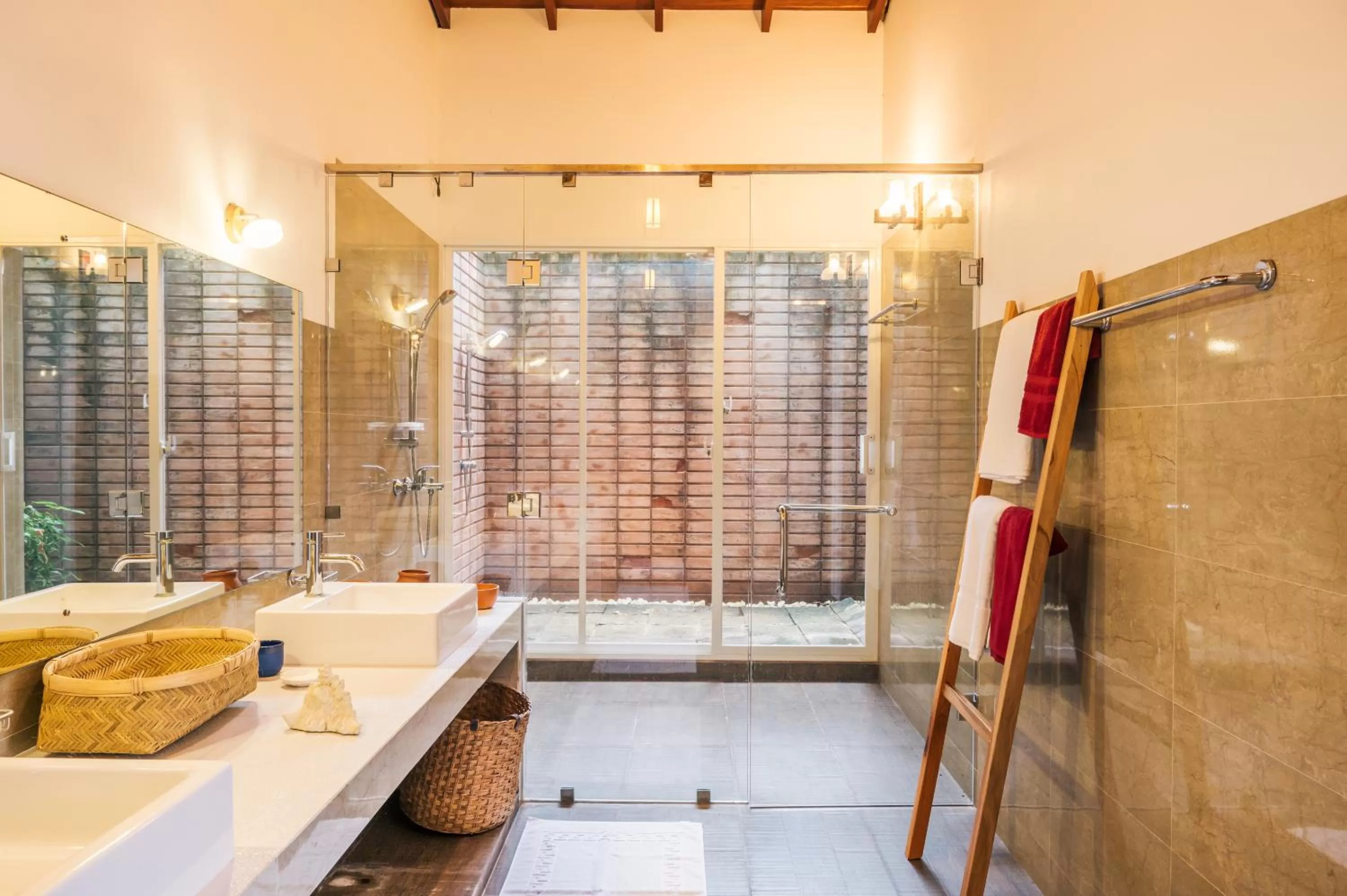 Sānti Beach House with pool & beach