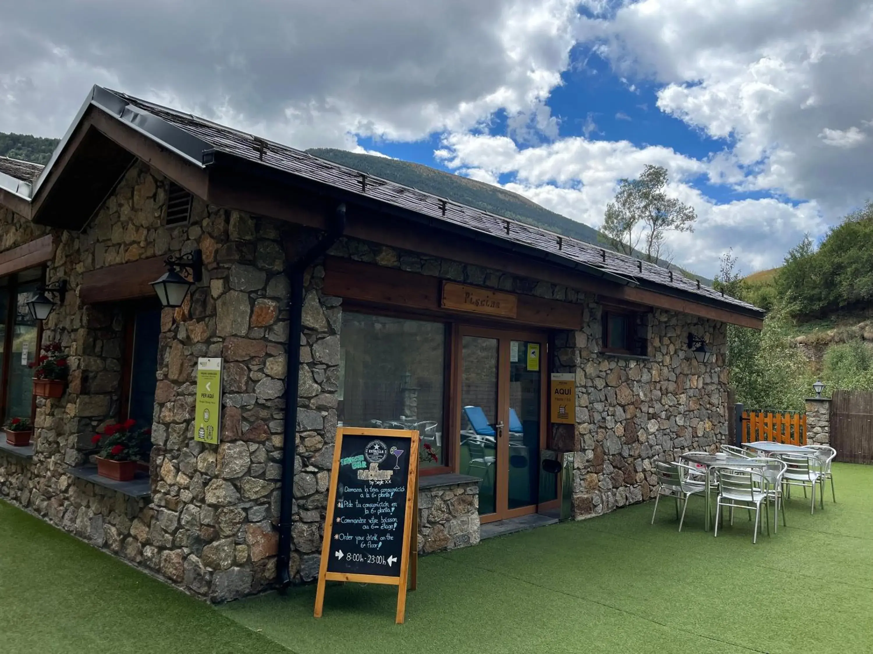 Patio, Property Building in Hotel Segle XX