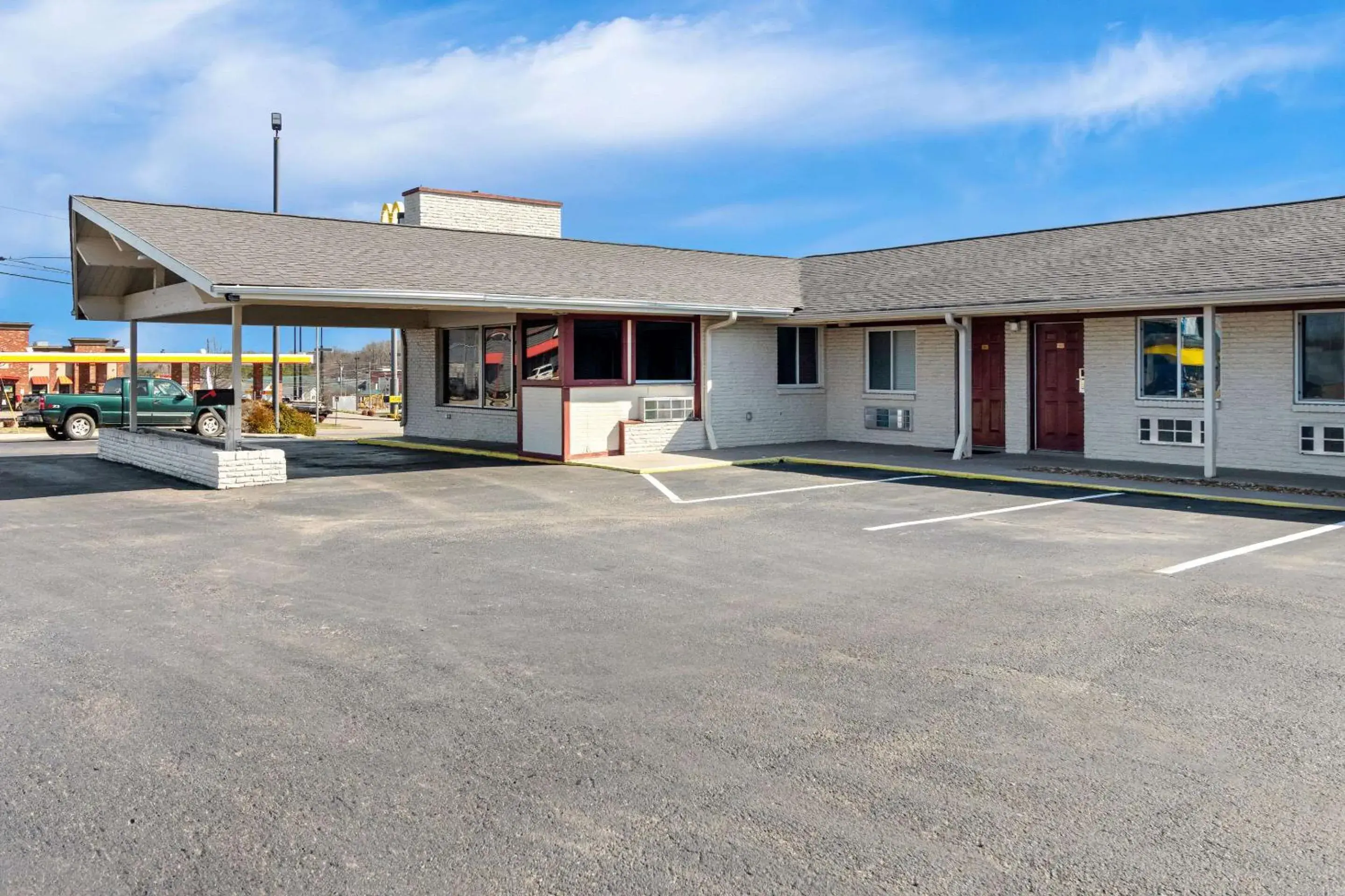 Property building in Rodeway Inn Dickson Property building in Rodeway Inn Dickson