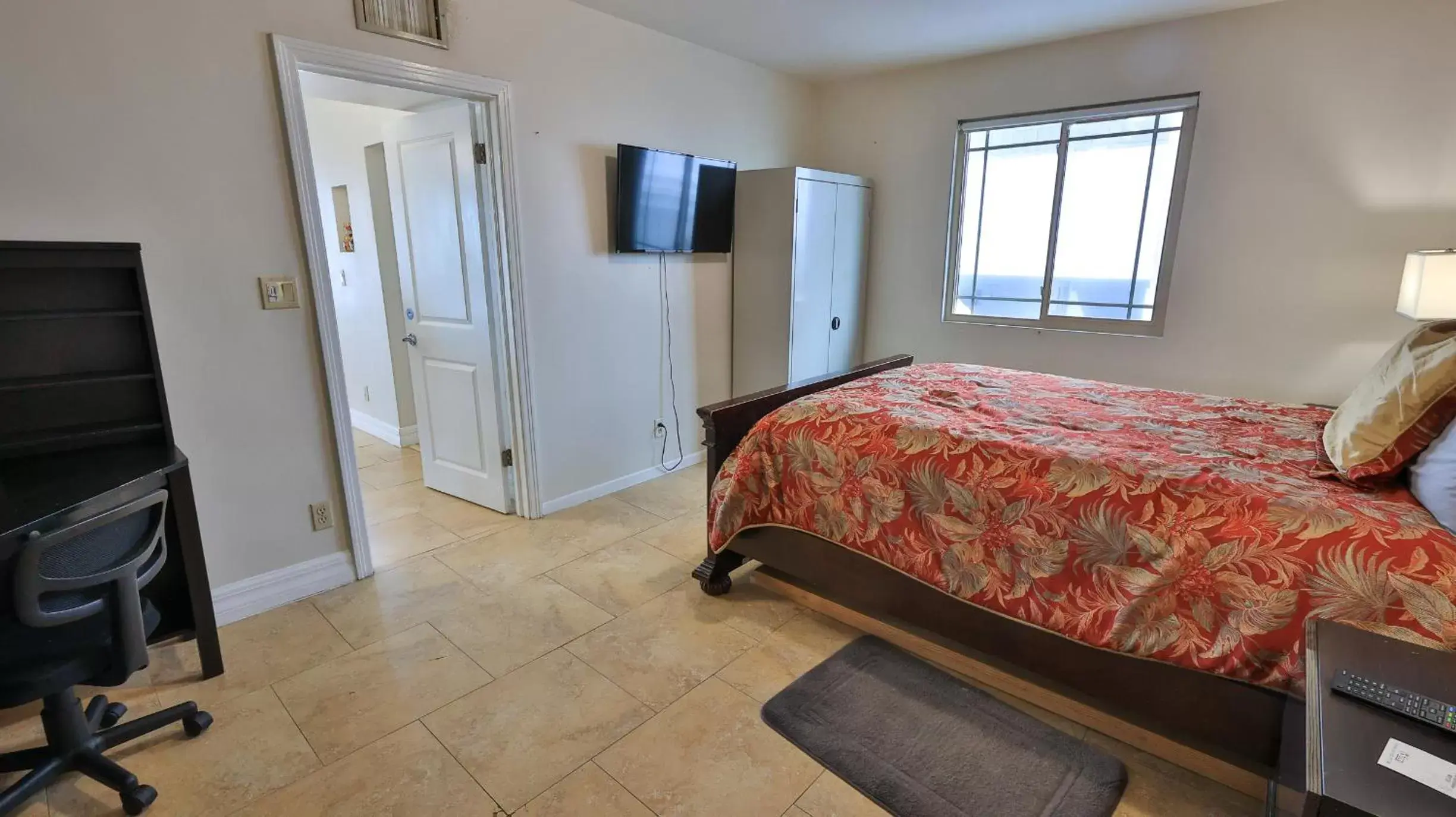 Bedroom, Bed in Driftwood Beach Motel