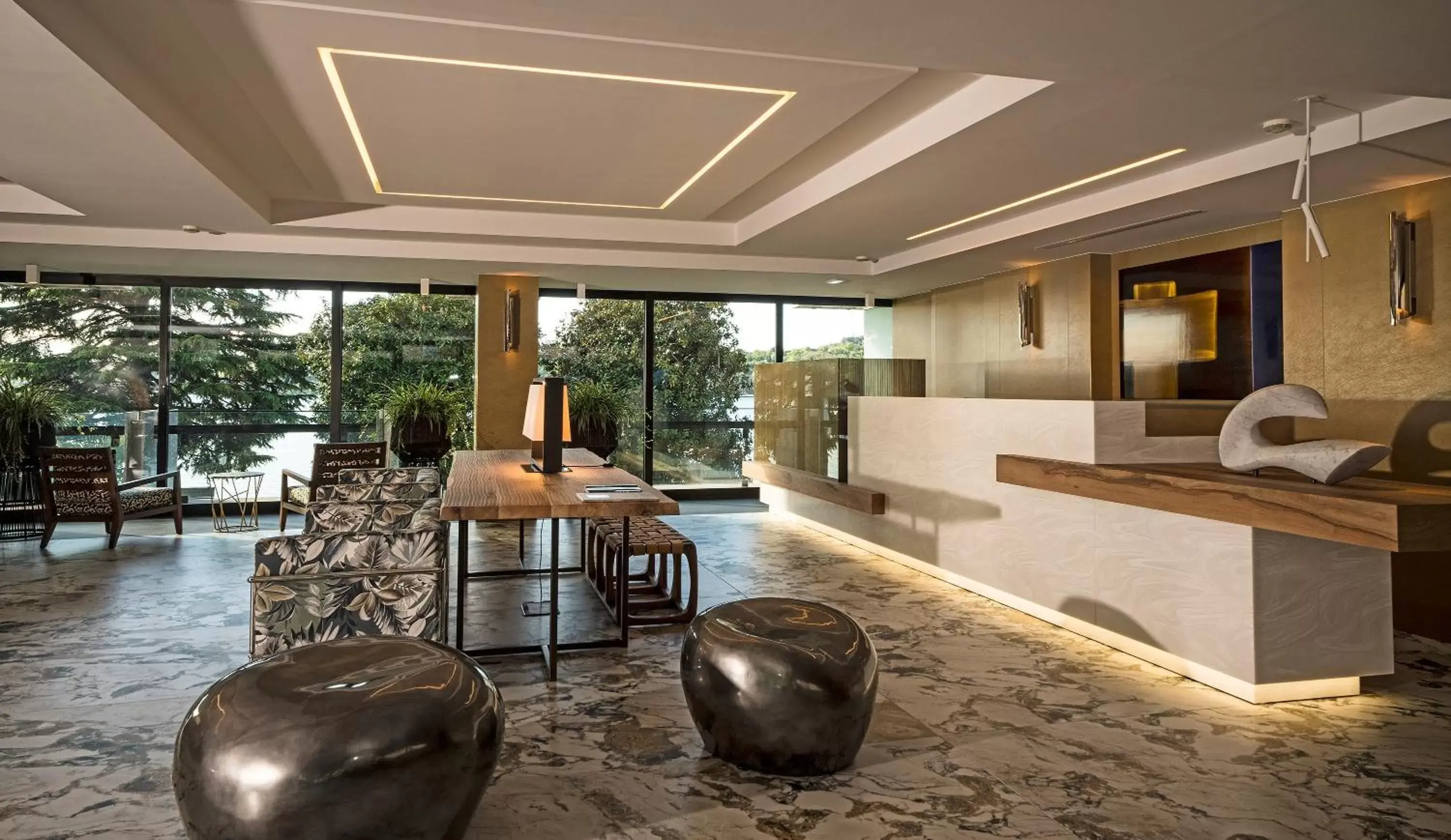 Lobby or reception in Hotel Salò du Parc Lobby or reception in Hotel Salò du Parc