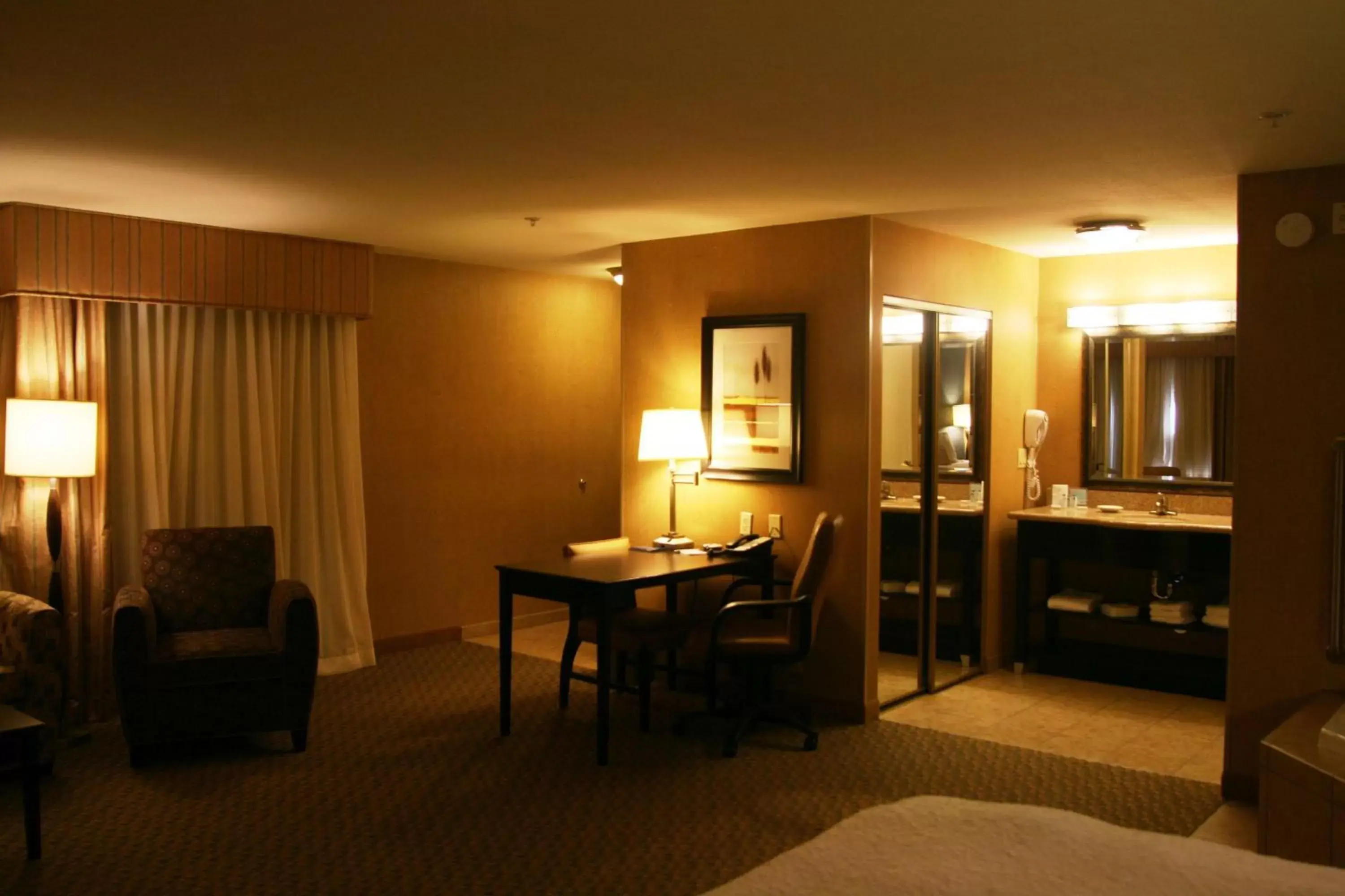 Bedroom, Seating Area in Hampton Inn and Suites Barstow