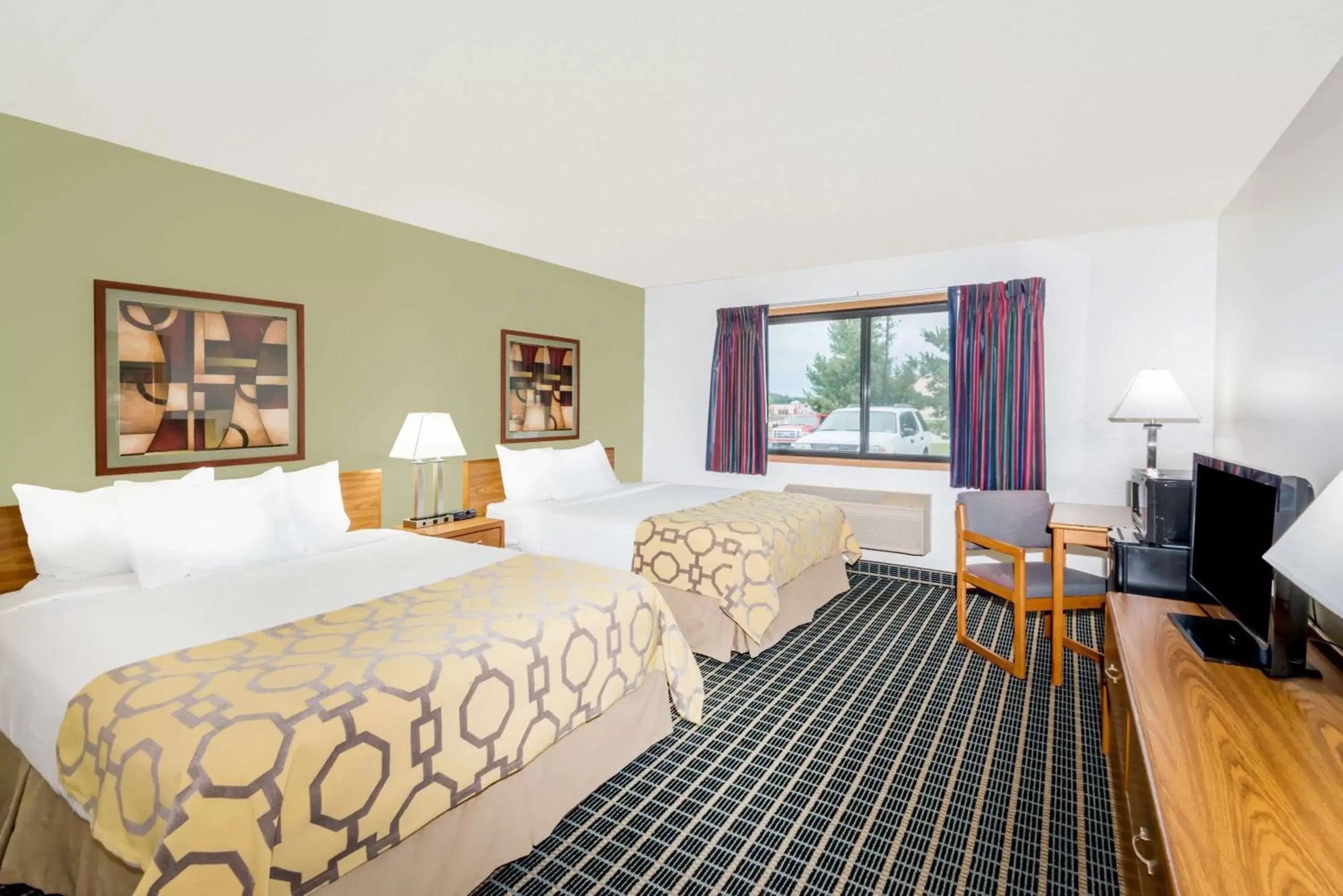 Queen Room with Two Queen Beds - Non-Smoking in Baymont by Wyndham Marshalltown