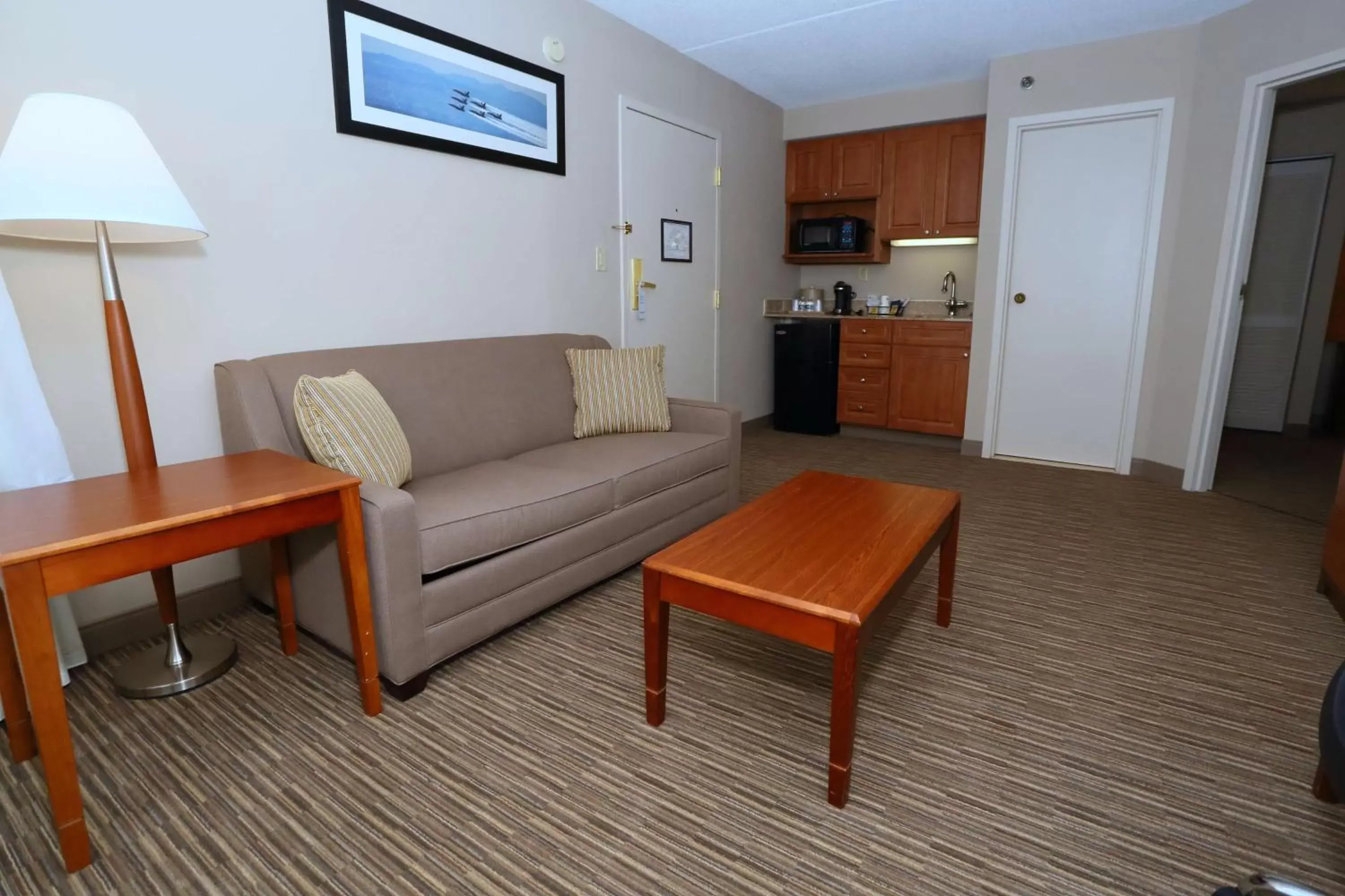 Photo of the whole room, Seating Area in Best Western La Plata Inn