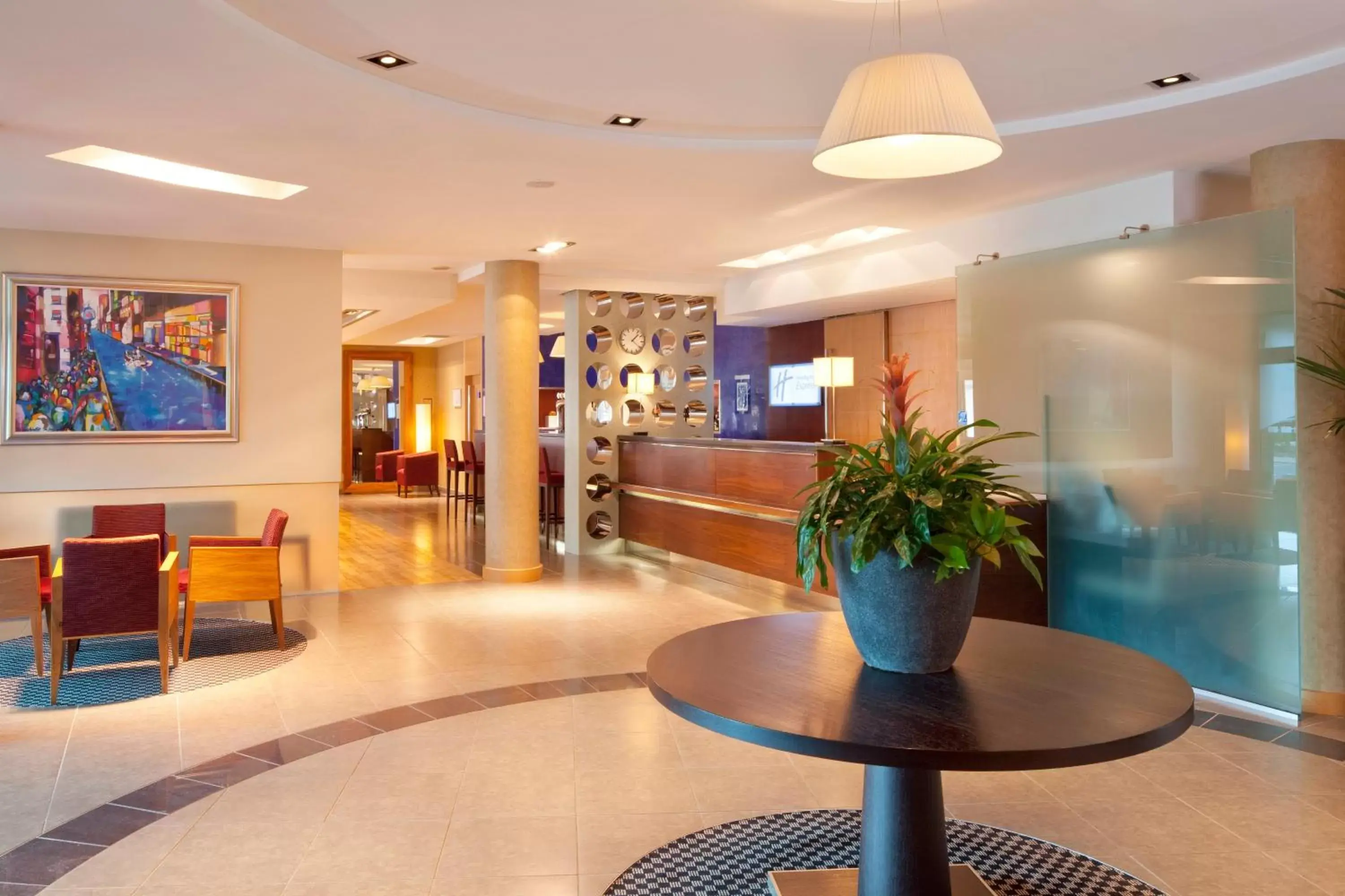 Property building, Lobby/Reception in Holiday Inn Express Southampton - M27, J7, an IHG Hotel