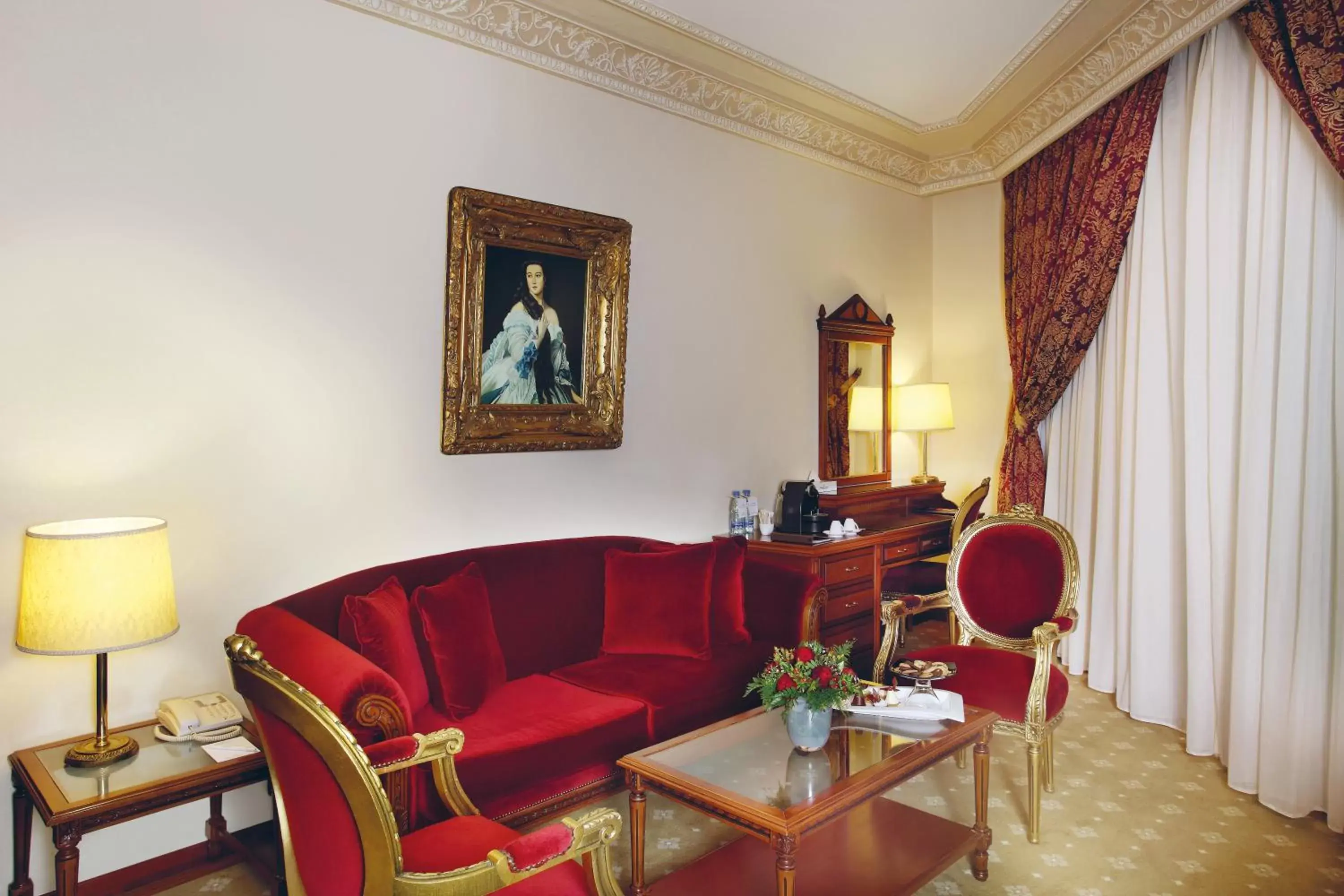 Coffee/tea facilities, Seating Area in Serenada Golden Palace - Boutique Hotel