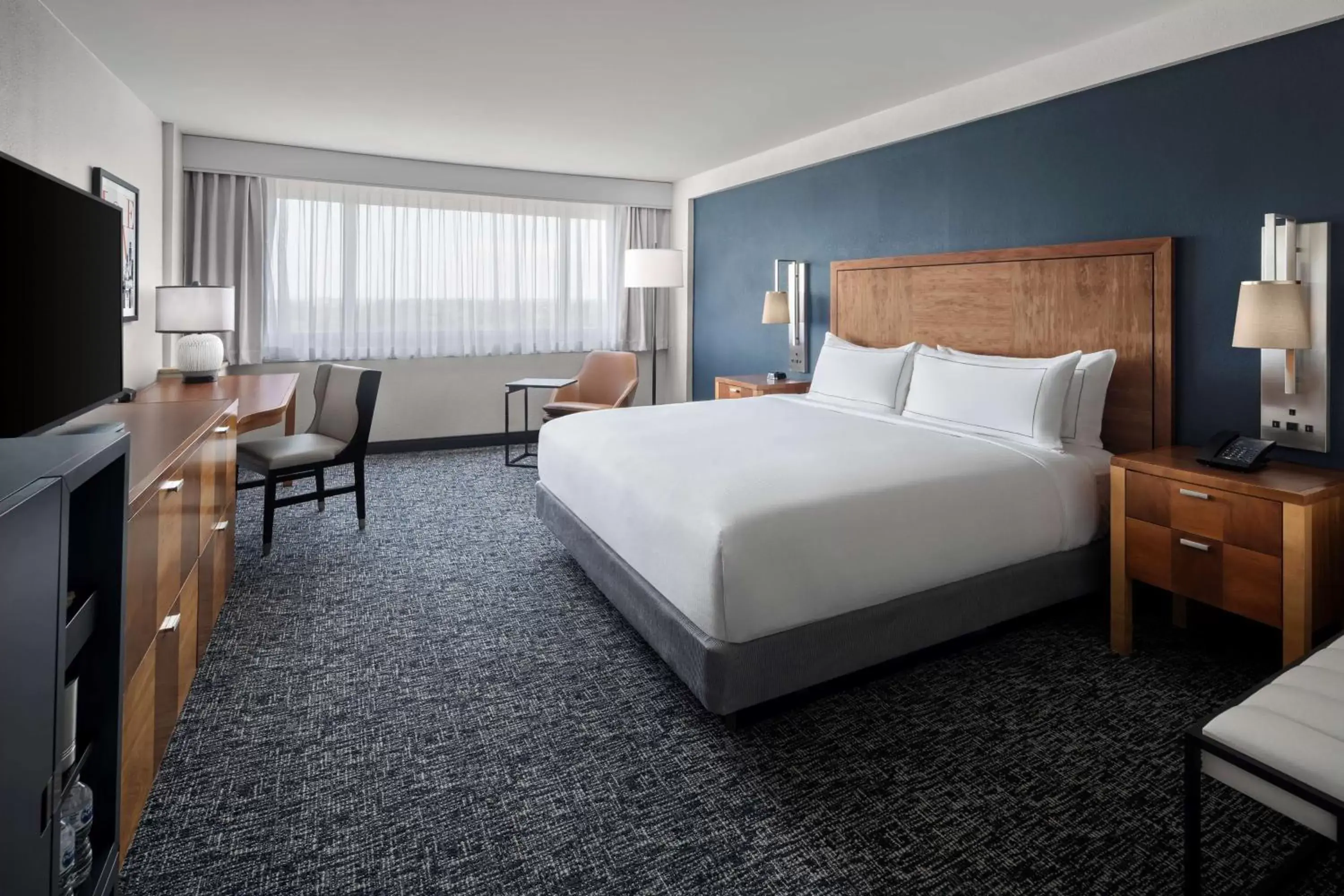 Bed in The Alloy, a DoubleTree by Hilton - Valley Forge