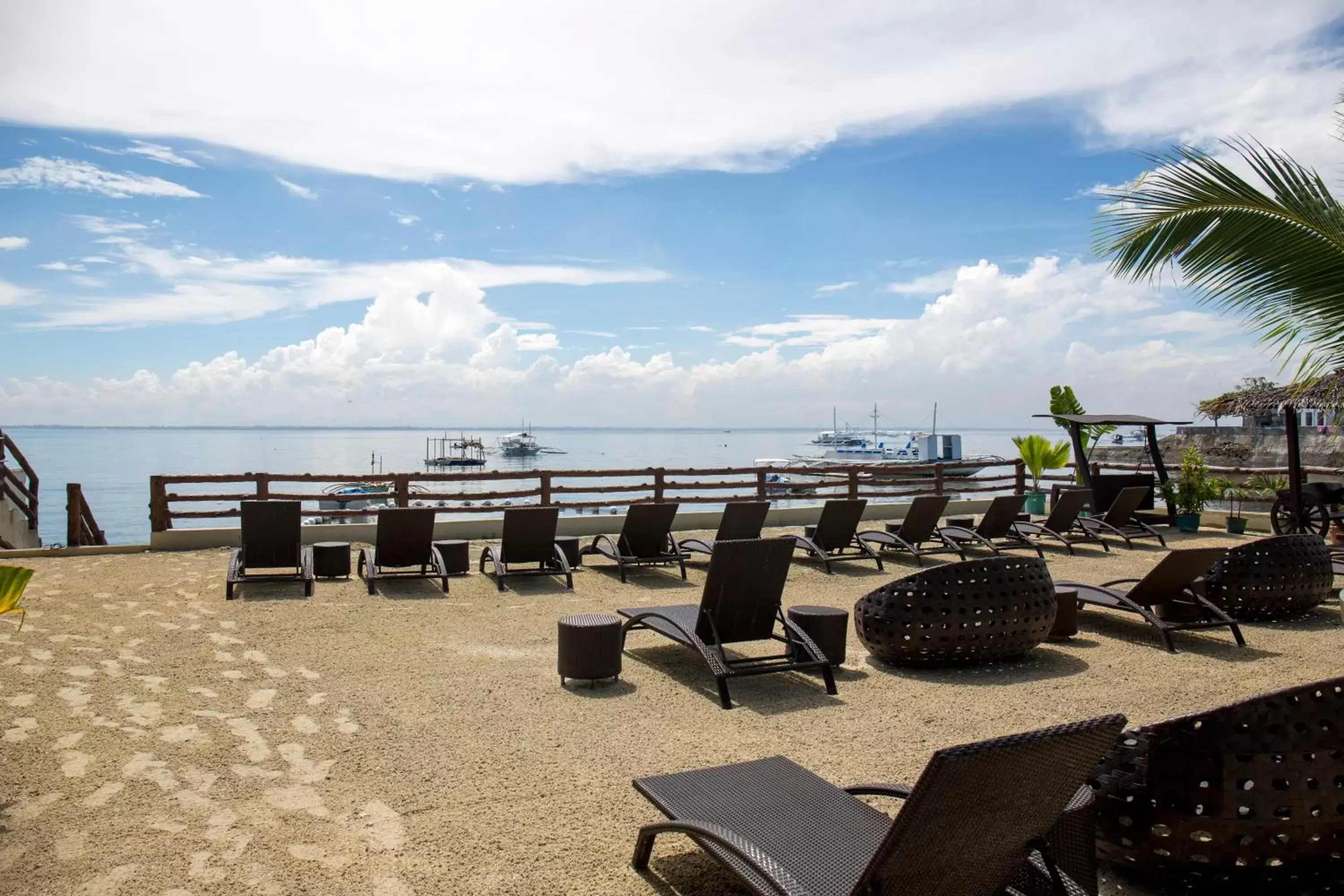 Lounge or bar, Beach in Palmbeach Resort & Spa