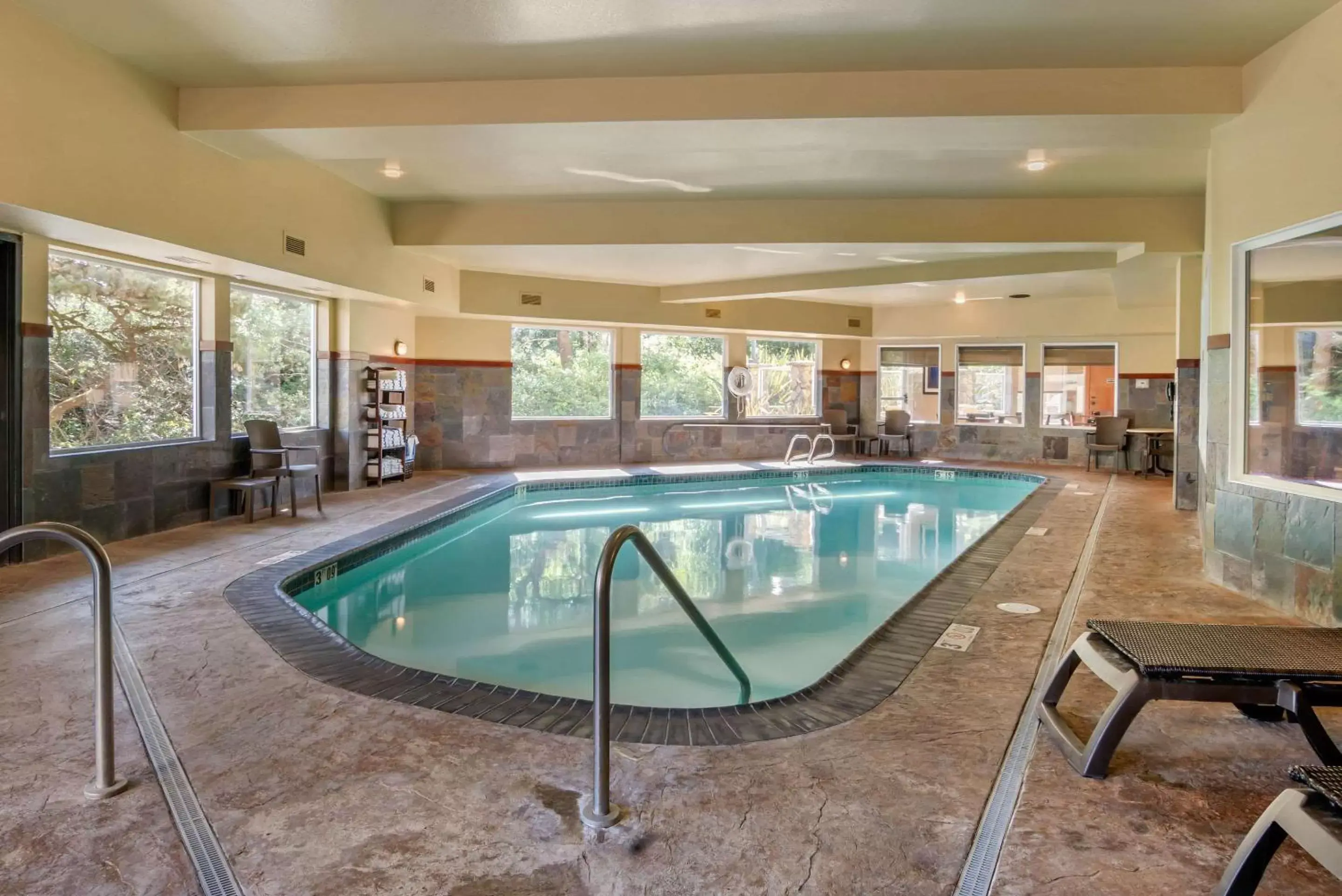 On site, Swimming Pool in Comfort Inn & Suites Lincoln City