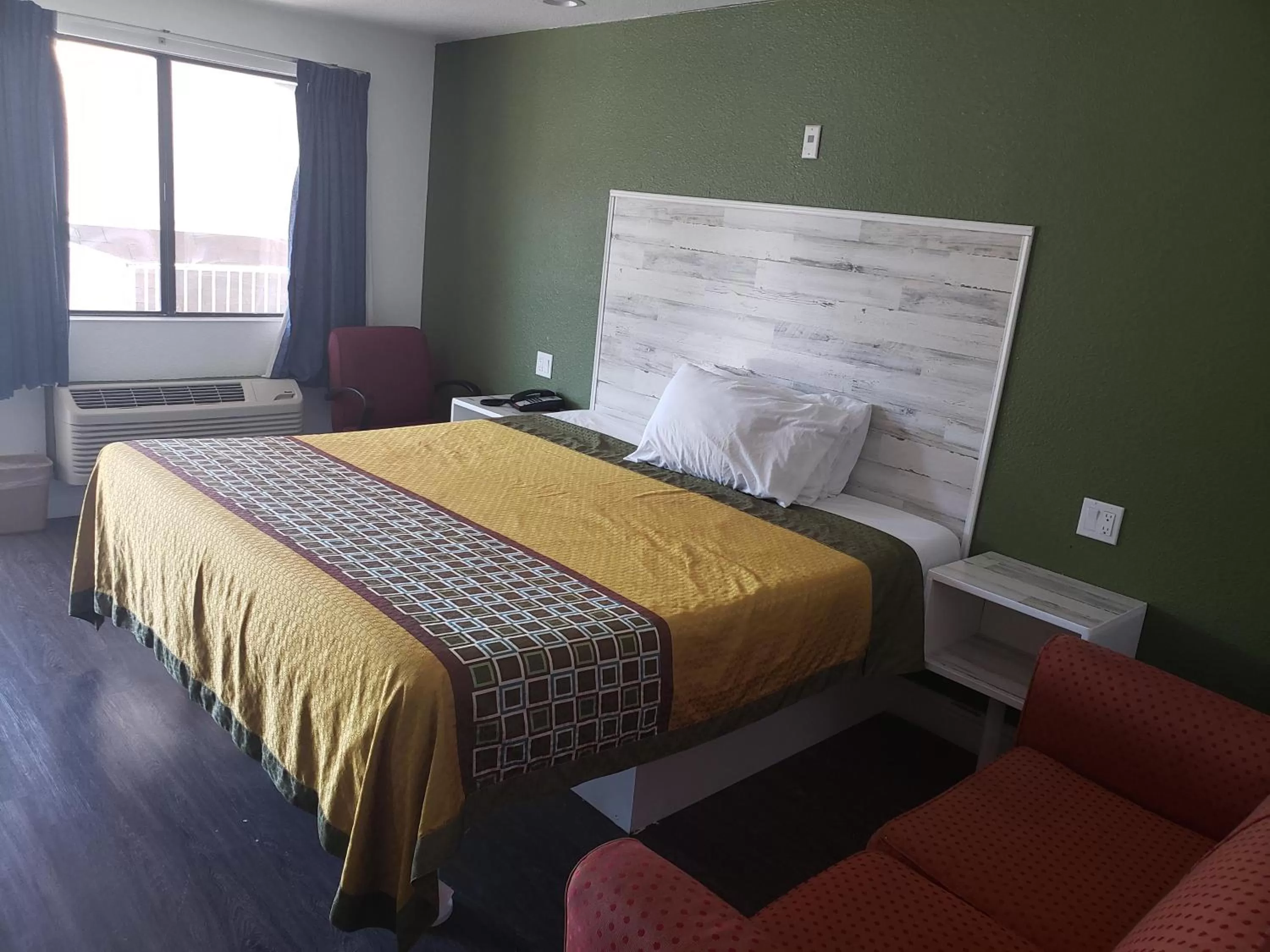 Bed in University Inn Fresno