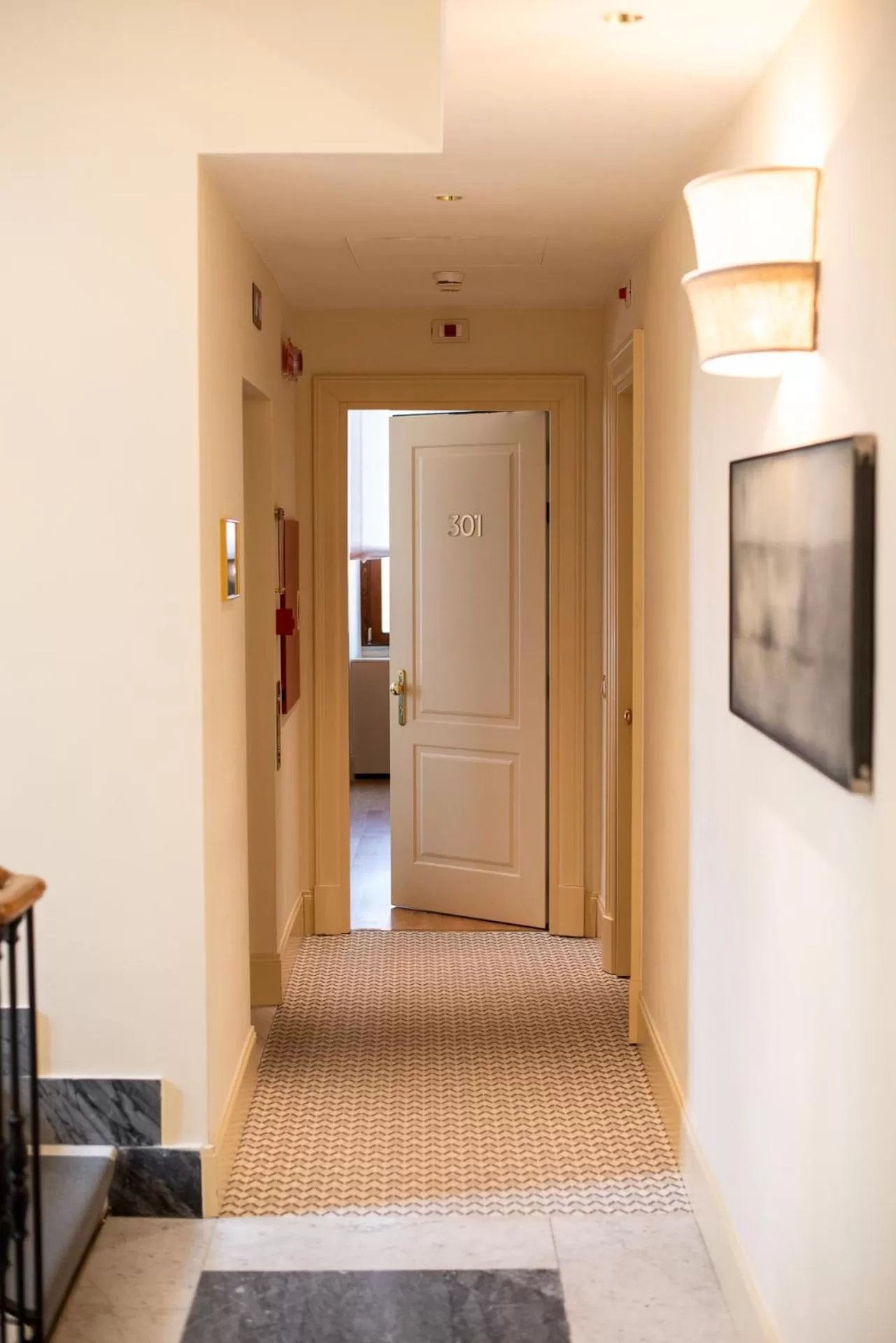 Photo of the whole room in Sentho Roma