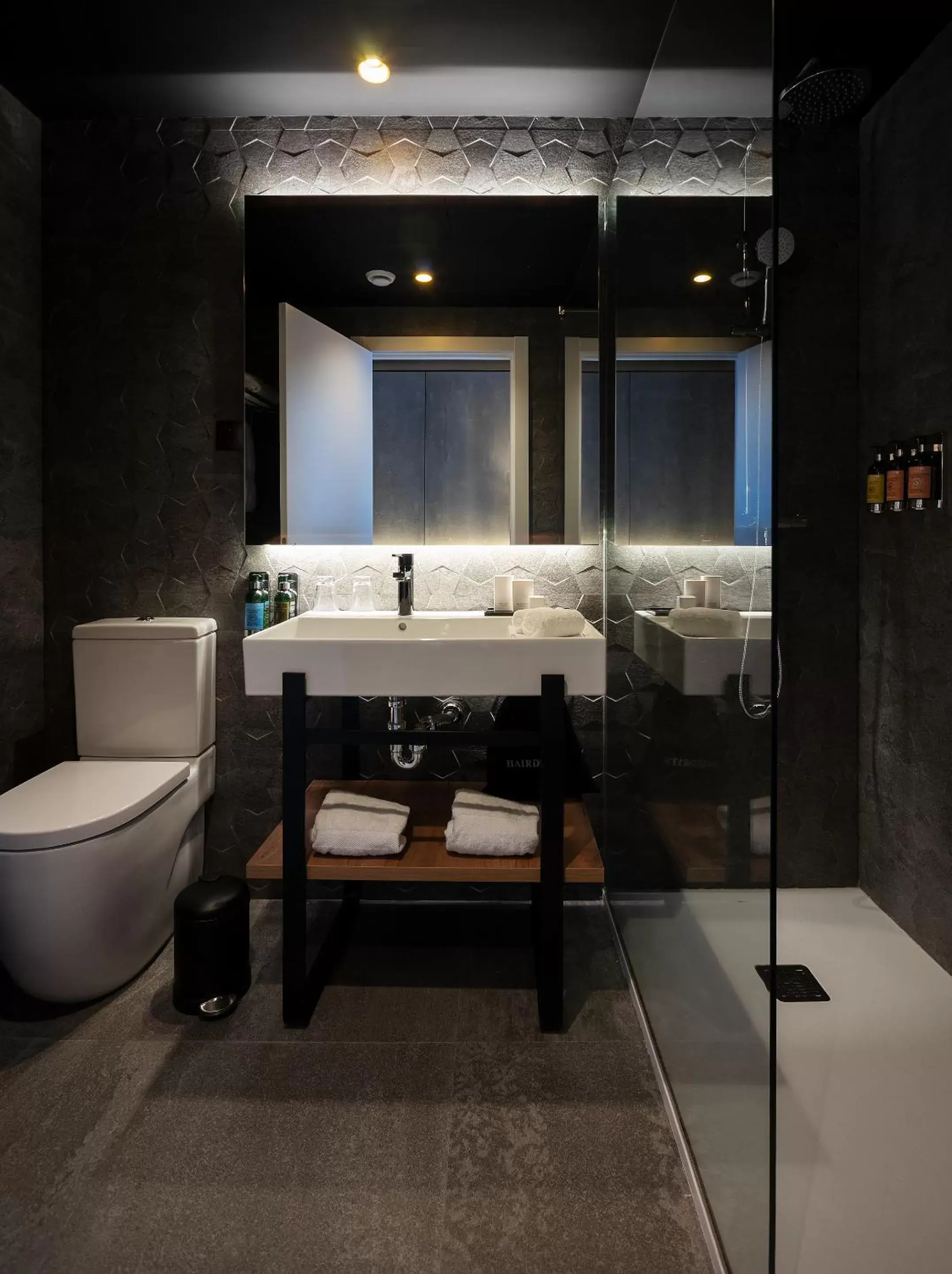 Bathroom in Hotel Tayko Bilbao
