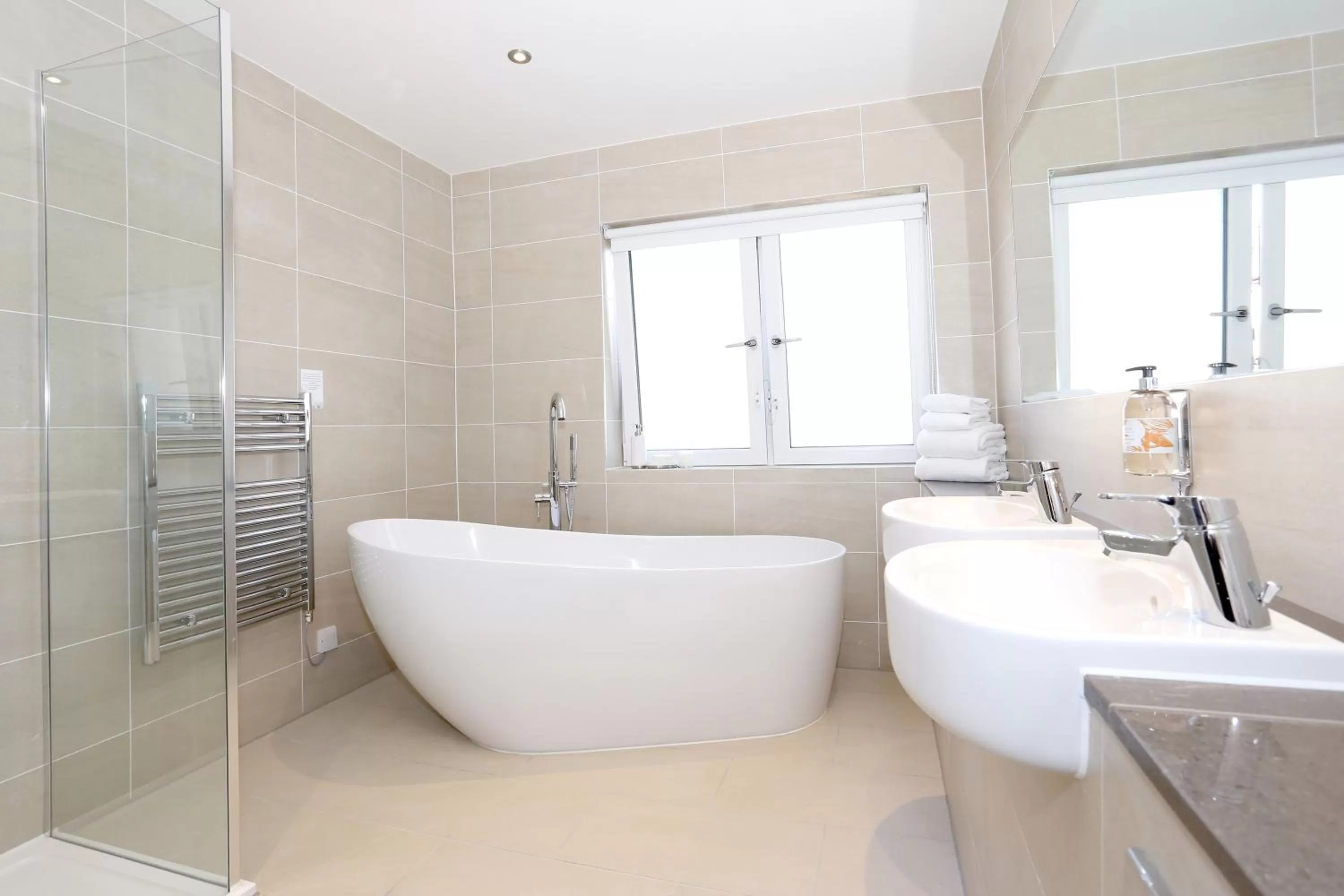 Shower in Invercarse Hotel Dundee, BW Signature Collection