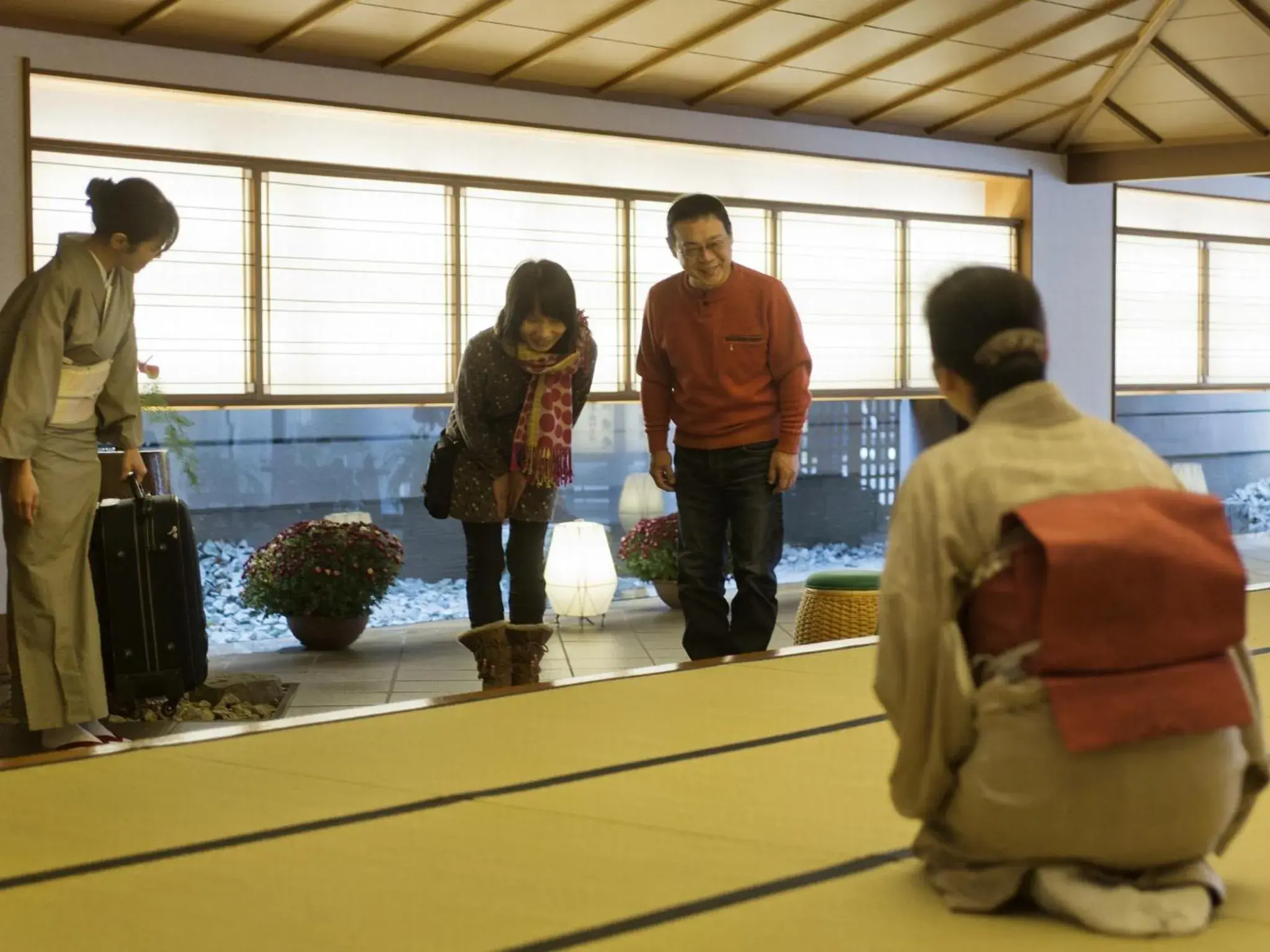 Staff in Honjin Hiranoya Kachoan