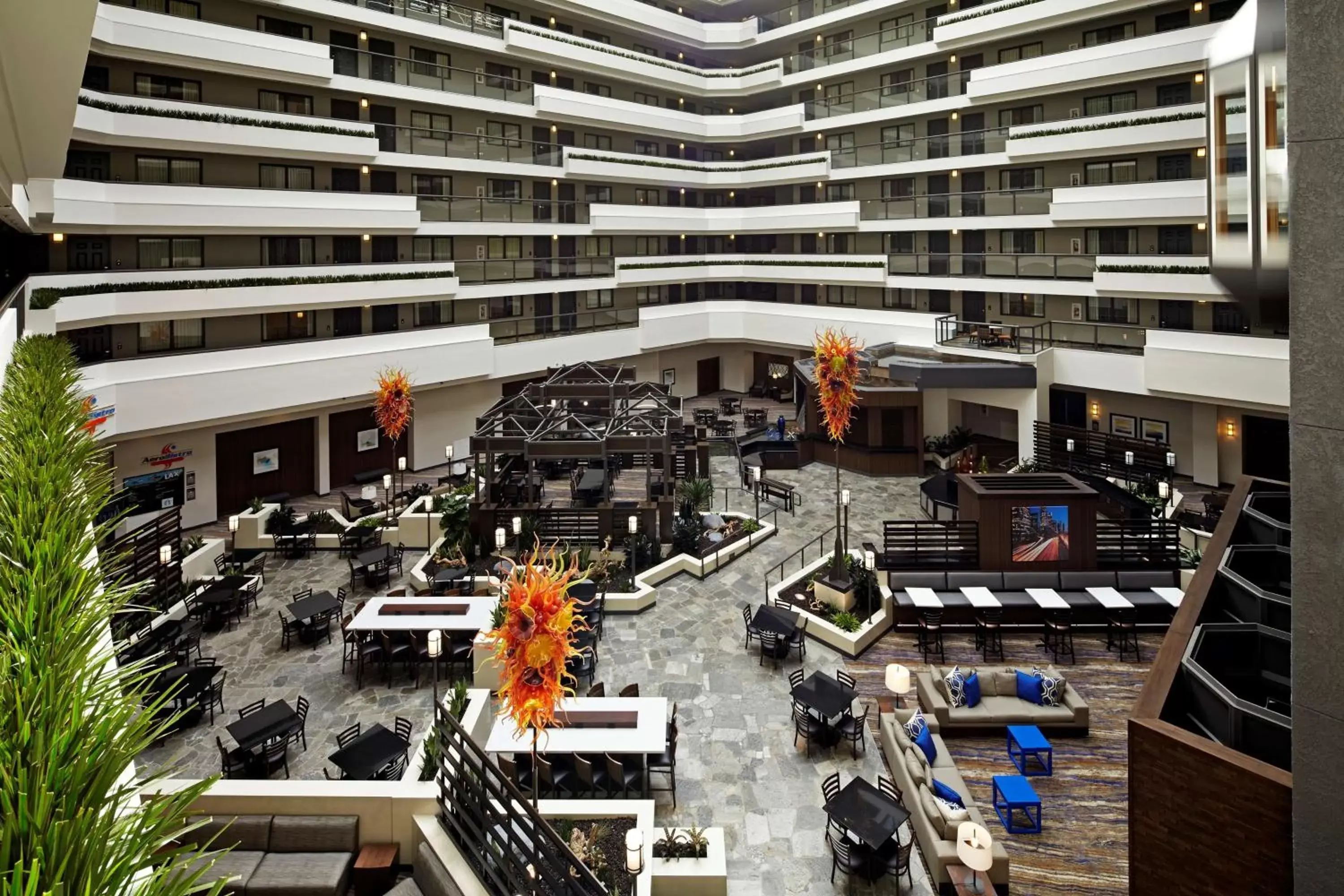 Restaurant/places to eat in Embassy Suites Los Angeles - International Airport/North