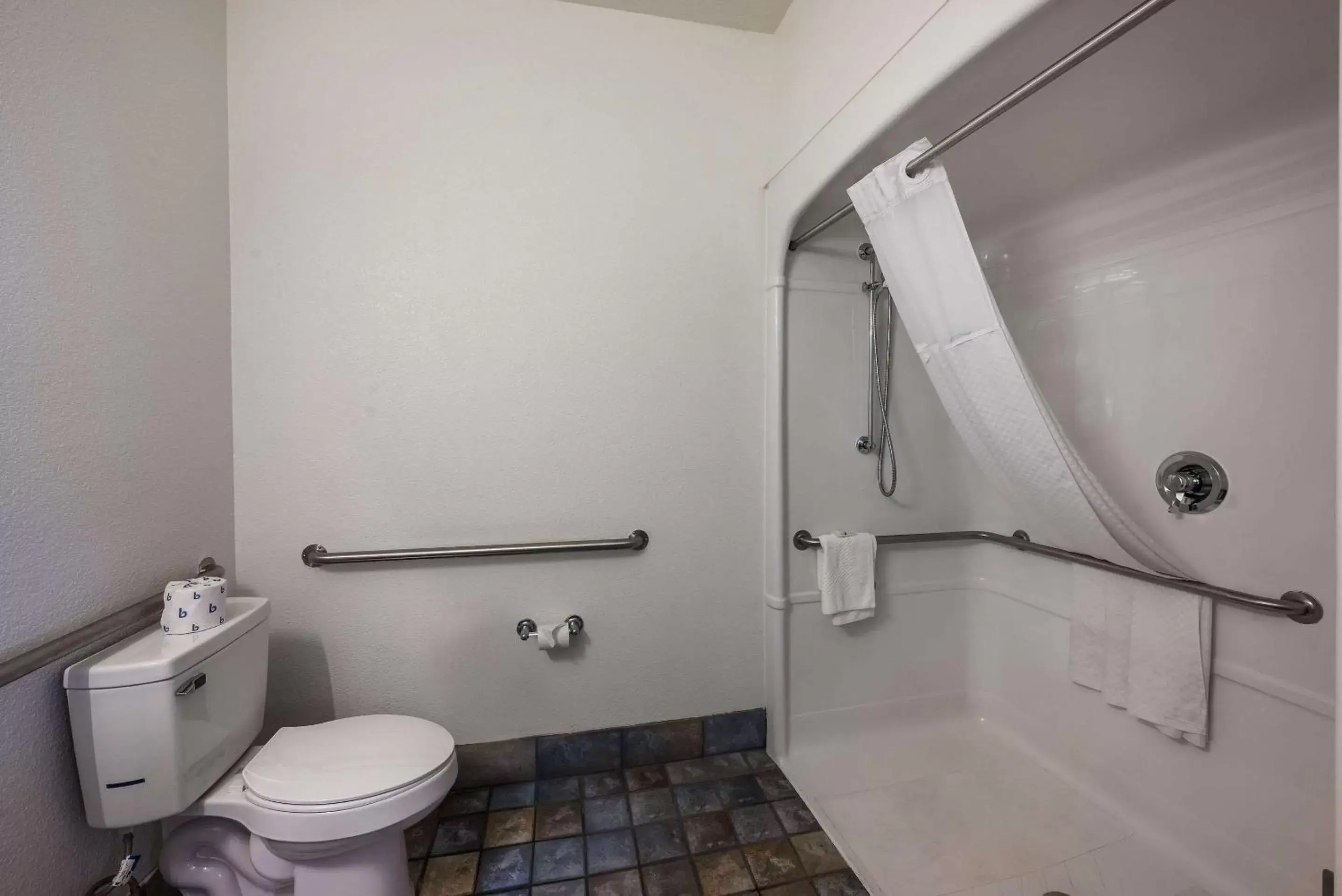 Bedroom, Bathroom in Quality Inn Yuba City-Marysville