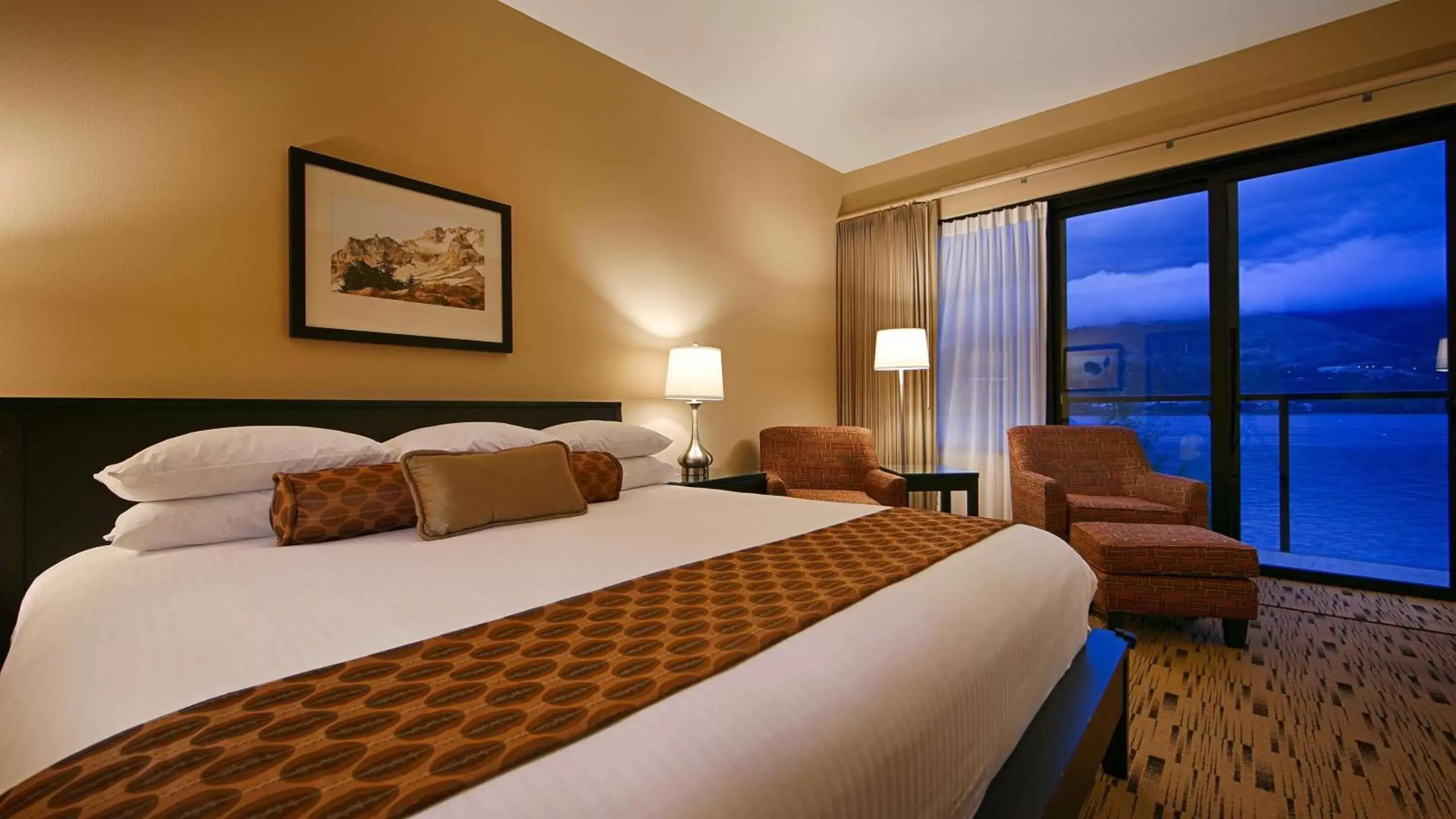 Executive King Room with River View - Adults Only - Balcony - No Pets in Best Western Plus Hood River Inn