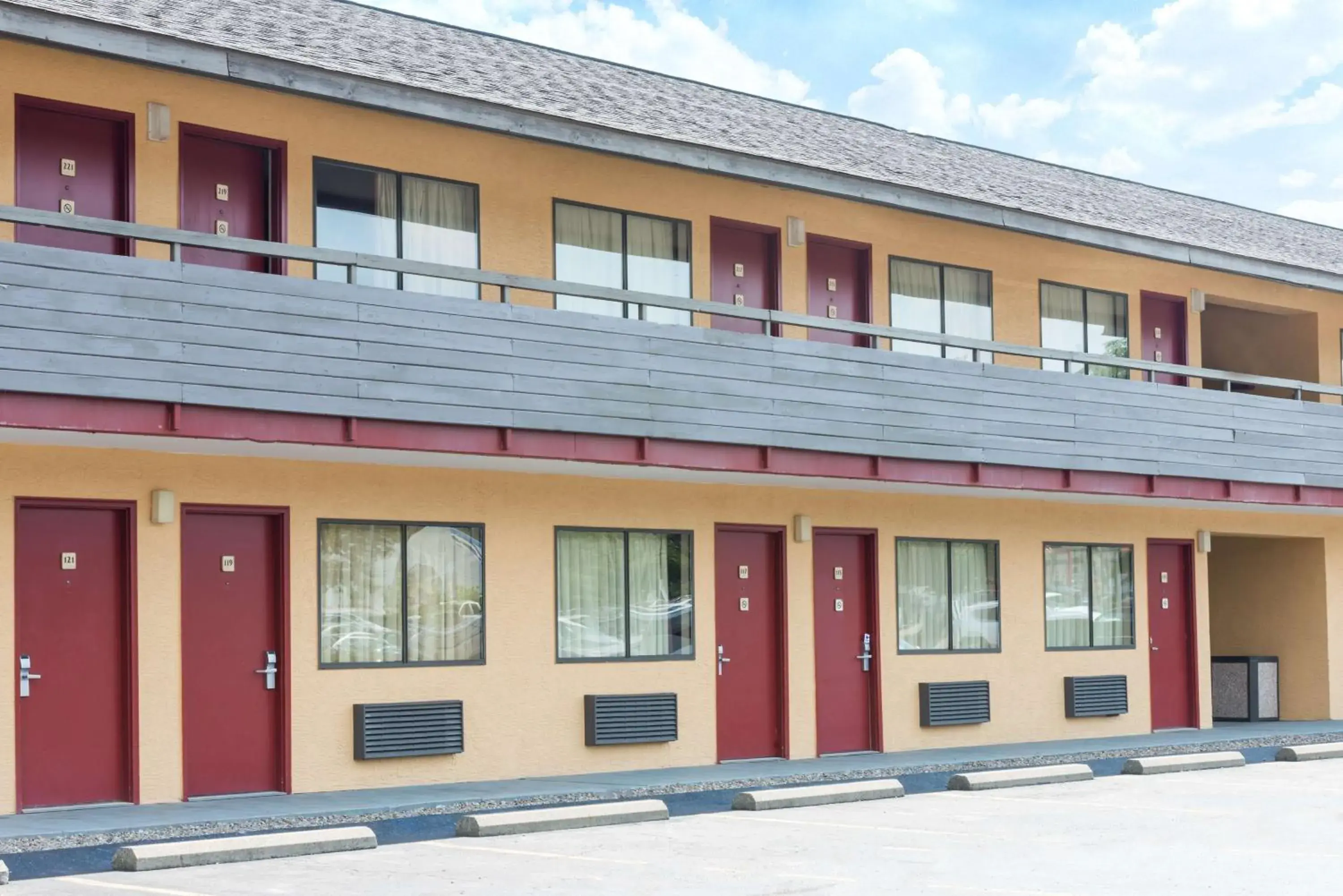 Property building in Days Inn by Wyndham Pittsburgh-Harmarville Property building in Days Inn by Wyndham Pittsburgh-Harmarville