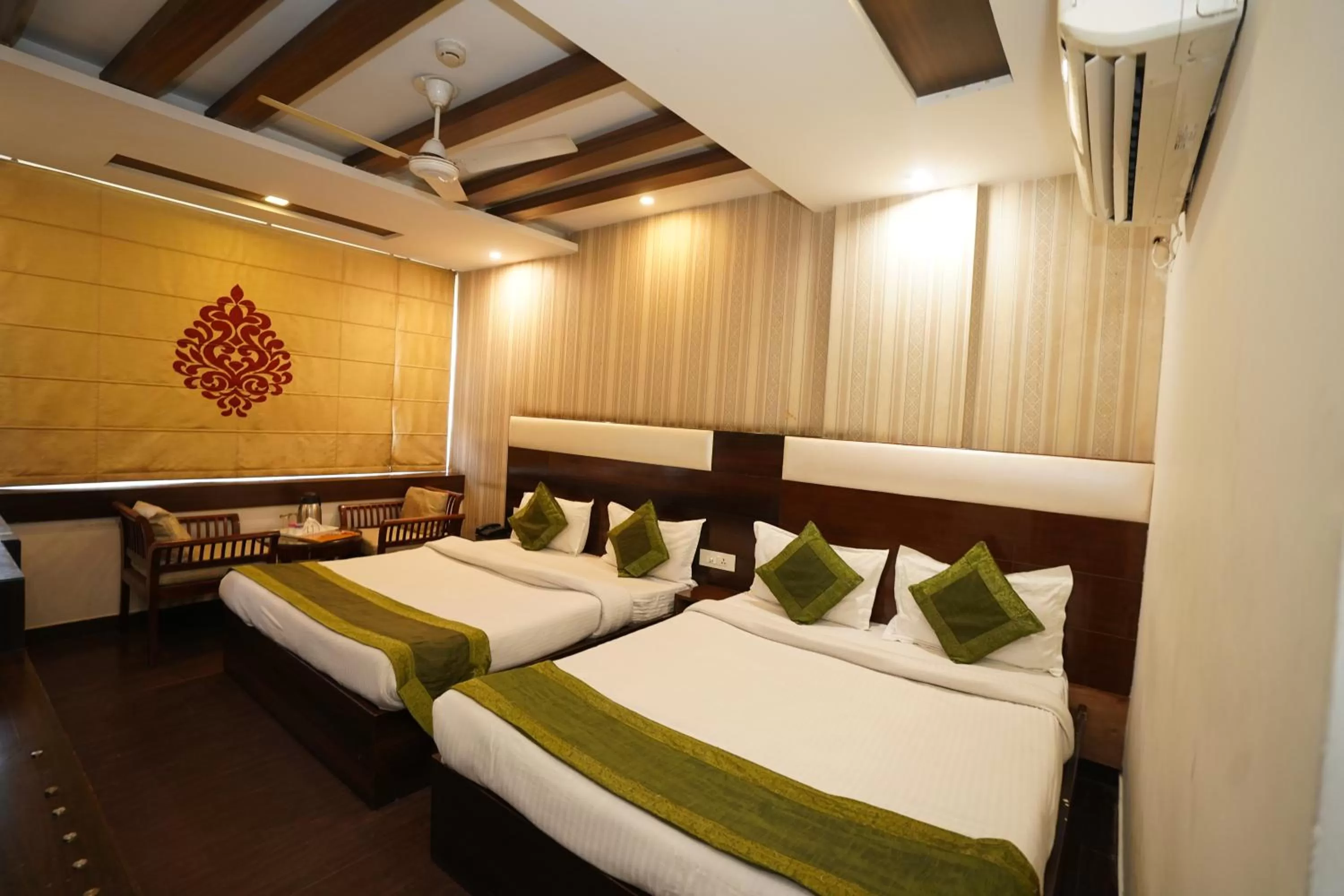 Bedroom, Bed in Hotel Dreamland Chandigarh