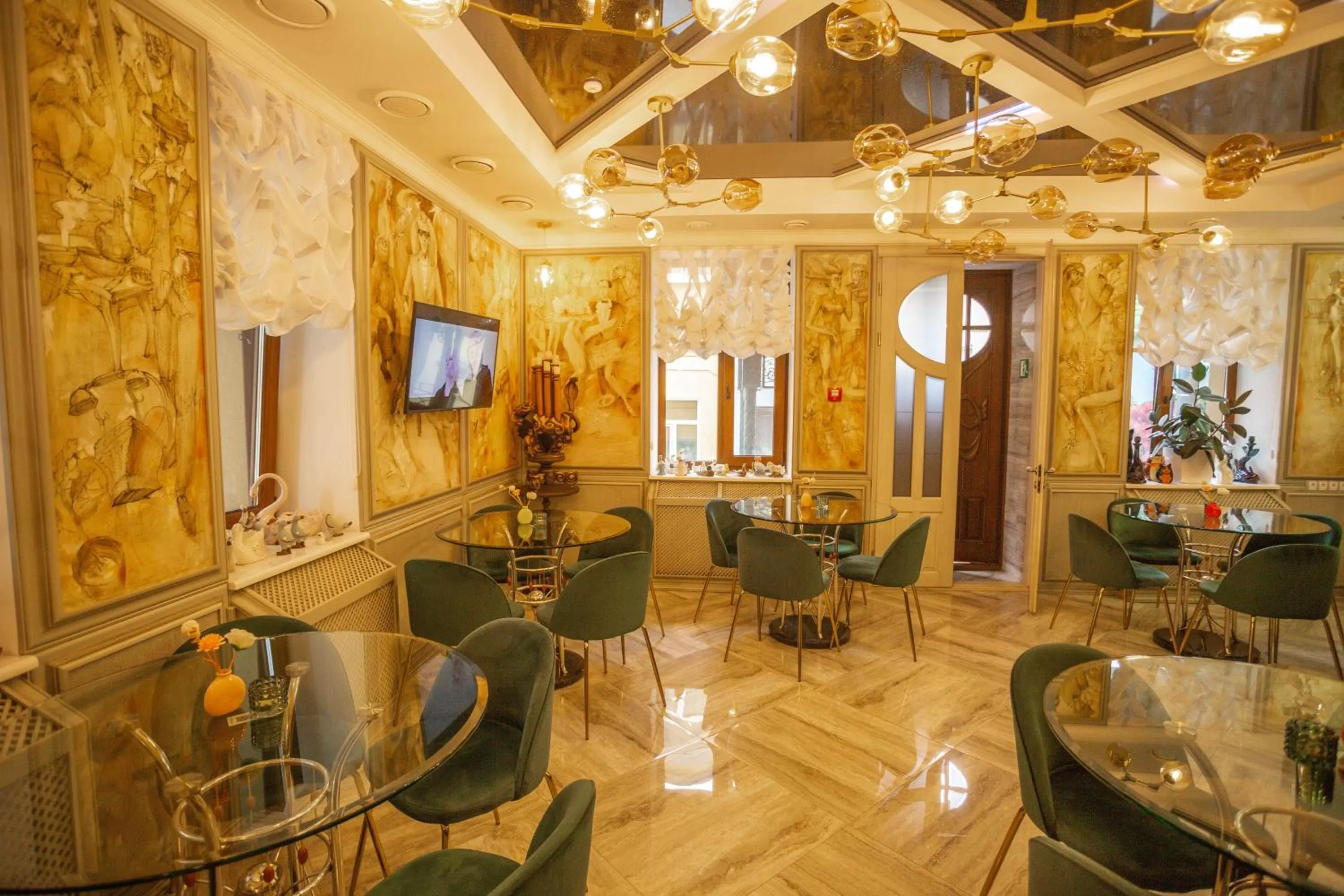 Property building in Hotel "Mandarin Clubhouse"