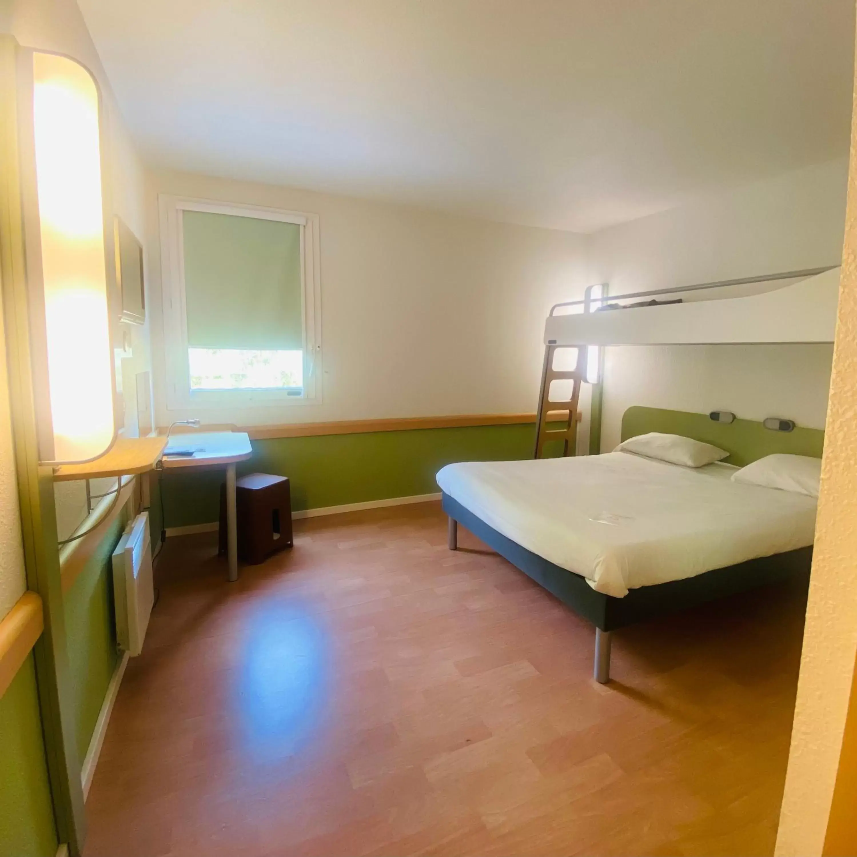 Bed in ibis budget Noyon